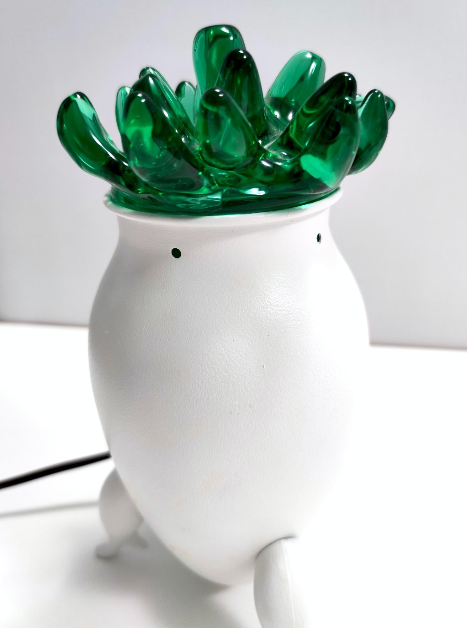 Eccentric Postmodern Green Murano Glass and White Aluminum Table Lamp, Italy In Excellent Condition For Sale In Bresso, Lombardy