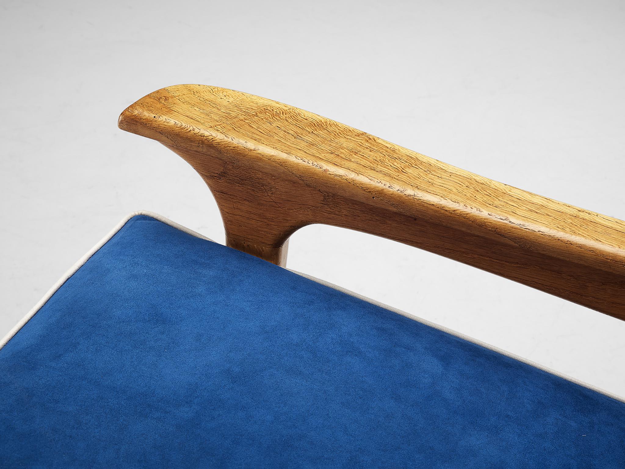 Chaise longue italienne excentrique en chêne et tapisserie bleue en vente 3