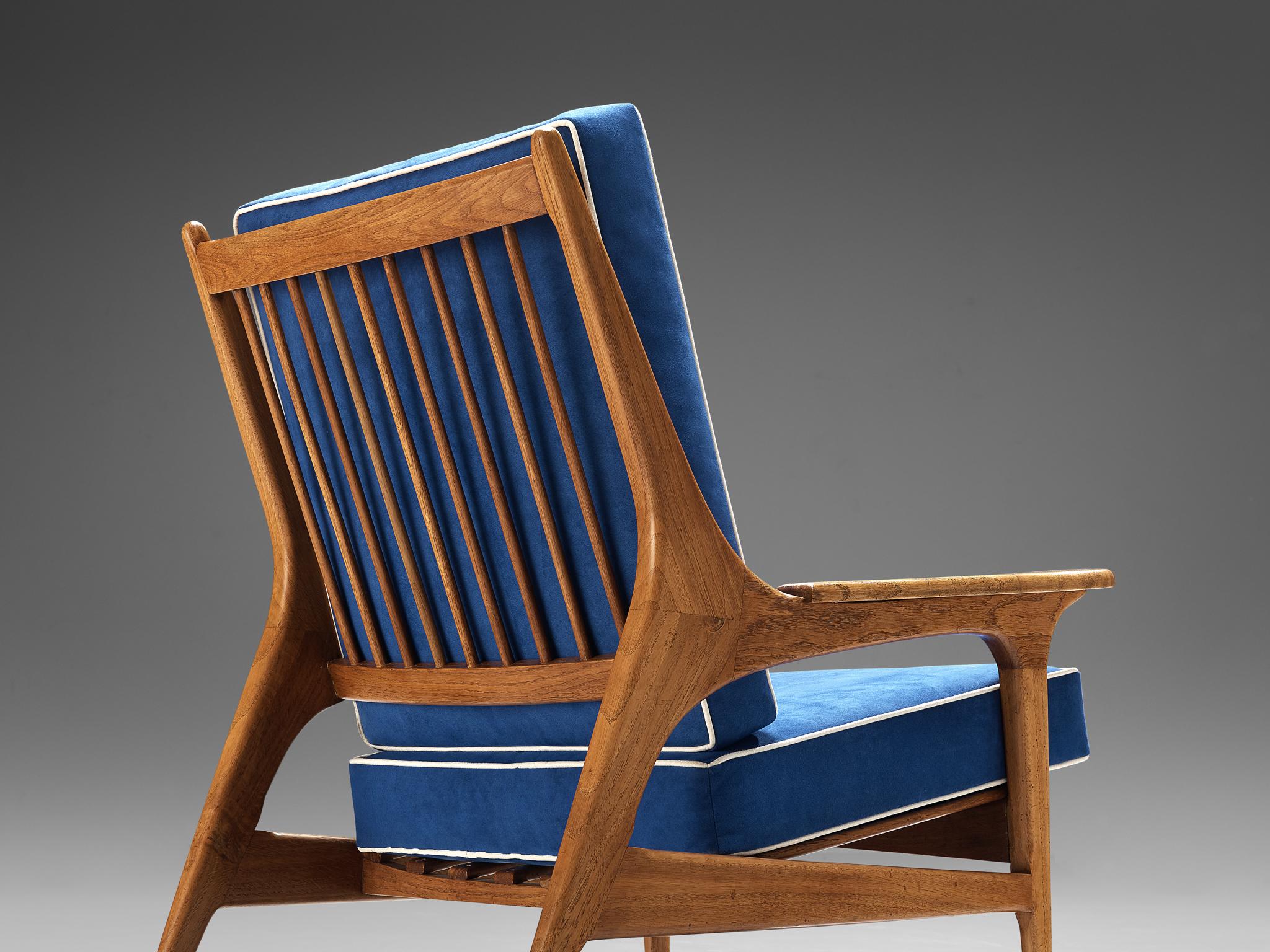 Mid-Century Modern Eccentric Pair of Italian Lounge Chairs in Oak and Blue Upholstery  For Sale