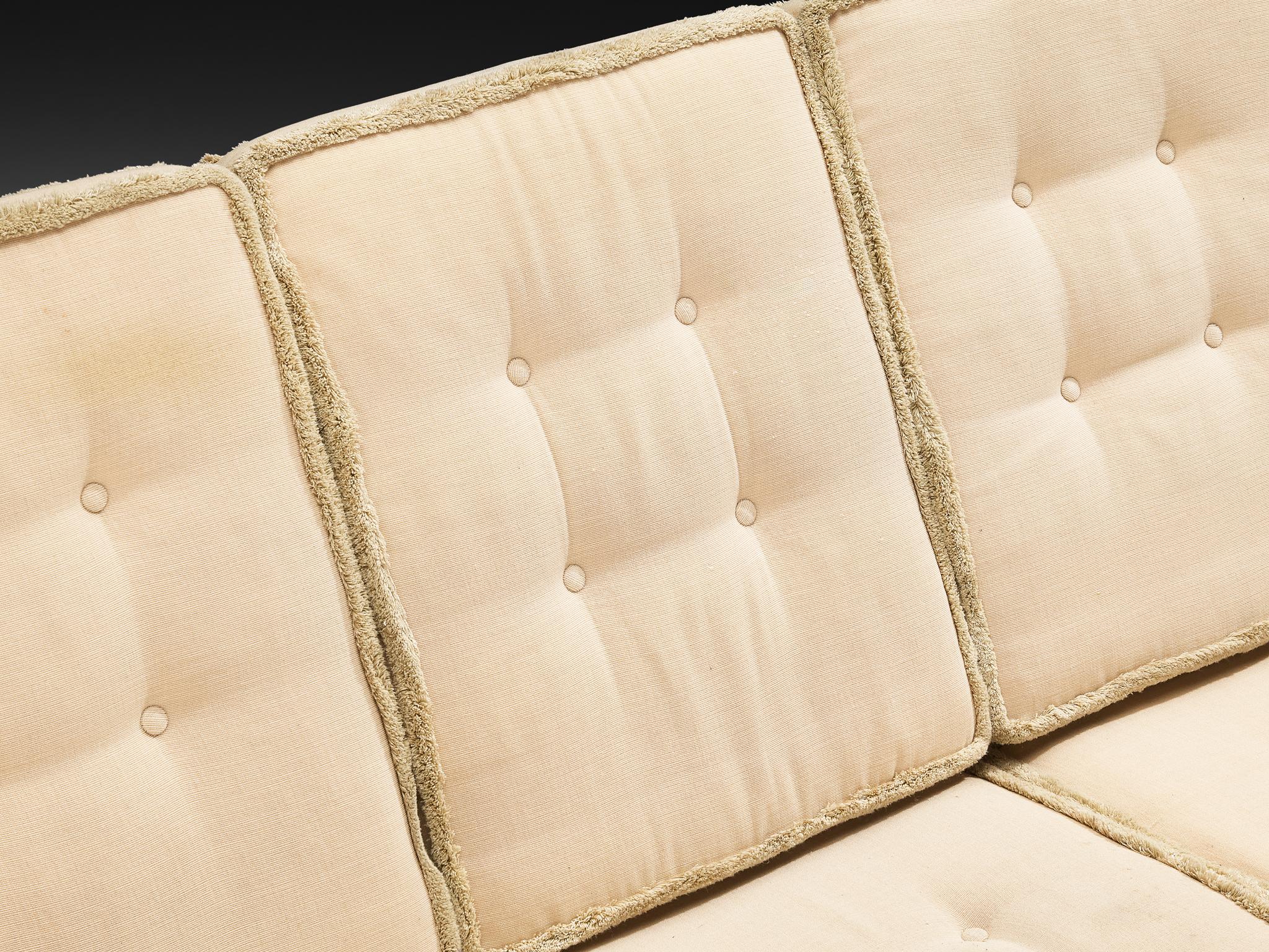 Metà XX secolo Divano eccentrico con intagli geometrici in rovere massiccio e tessuto beige chiaro in vendita