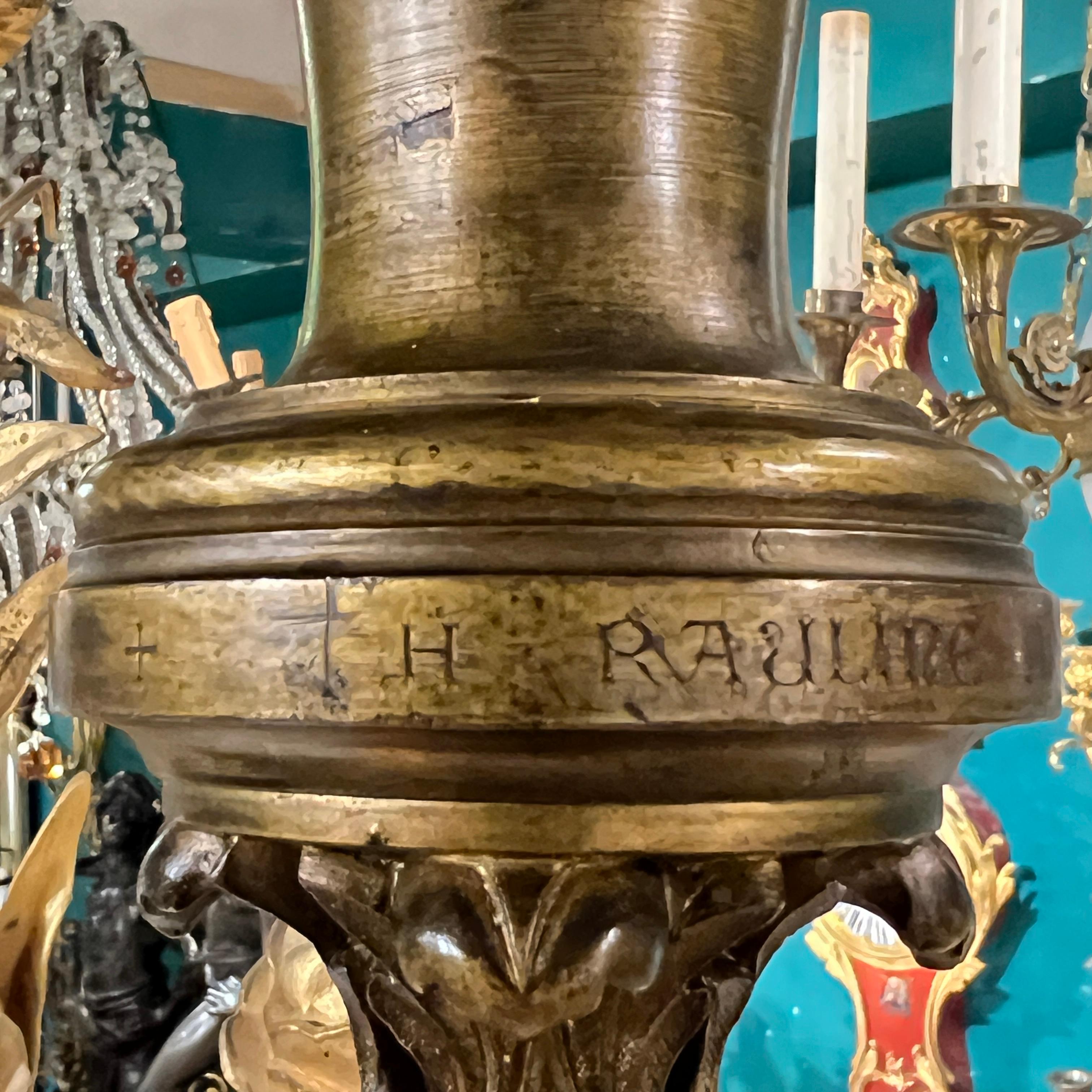 Lanterna ecclesiastica in bronzo di forma esagonale, molto unica e di grandi dimensioni, disegnata dall'orafo francese Edmond Lesage (1859-1928), ai vertici dell'Art Nouveau e del Rinascimento, con tre grandi pannelli smaltati raffiguranti soggetti
