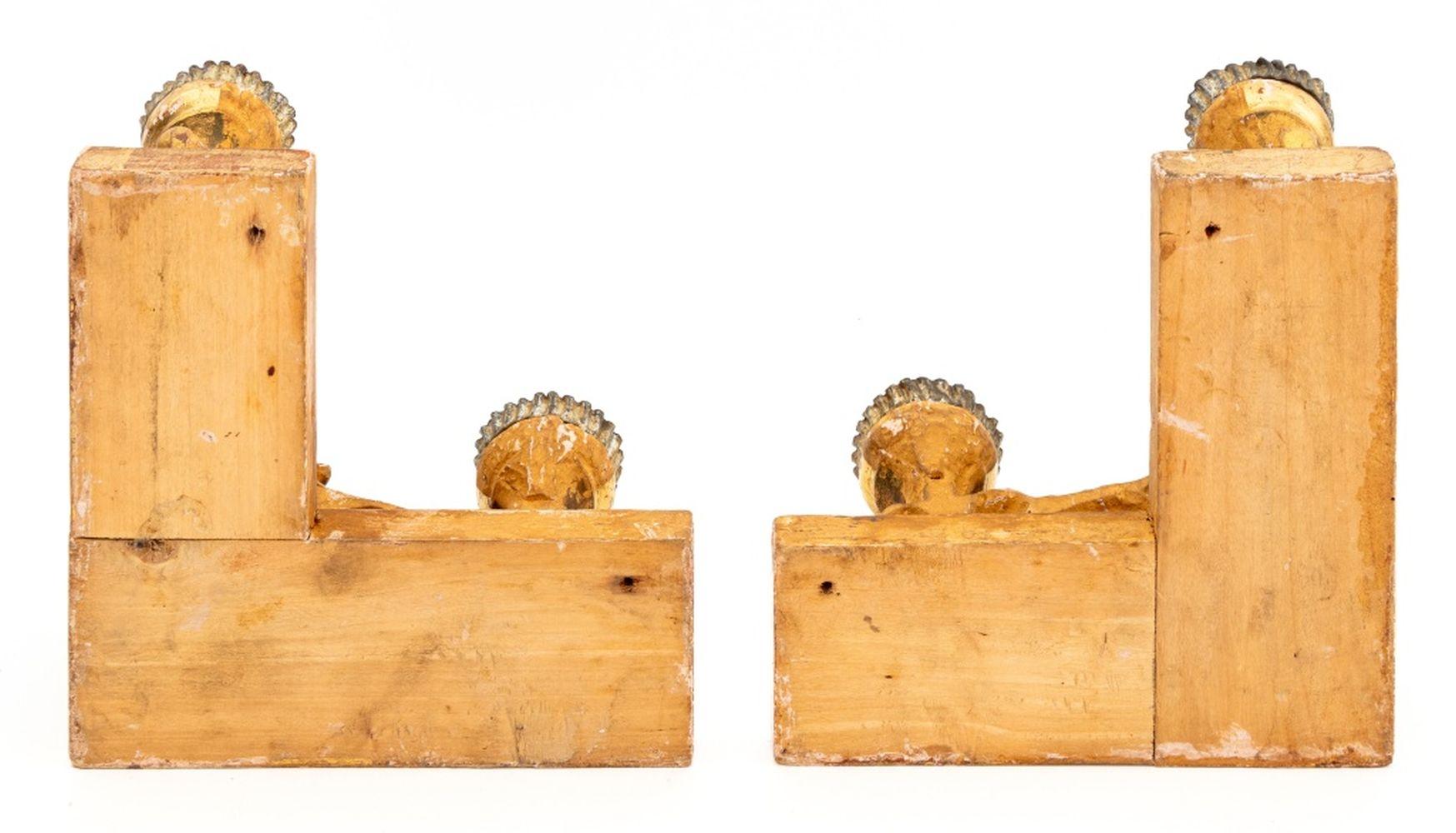 Candeleros eclesiásticos de madera dorada para altar en Bueno estado para la venta en Astoria, NY
