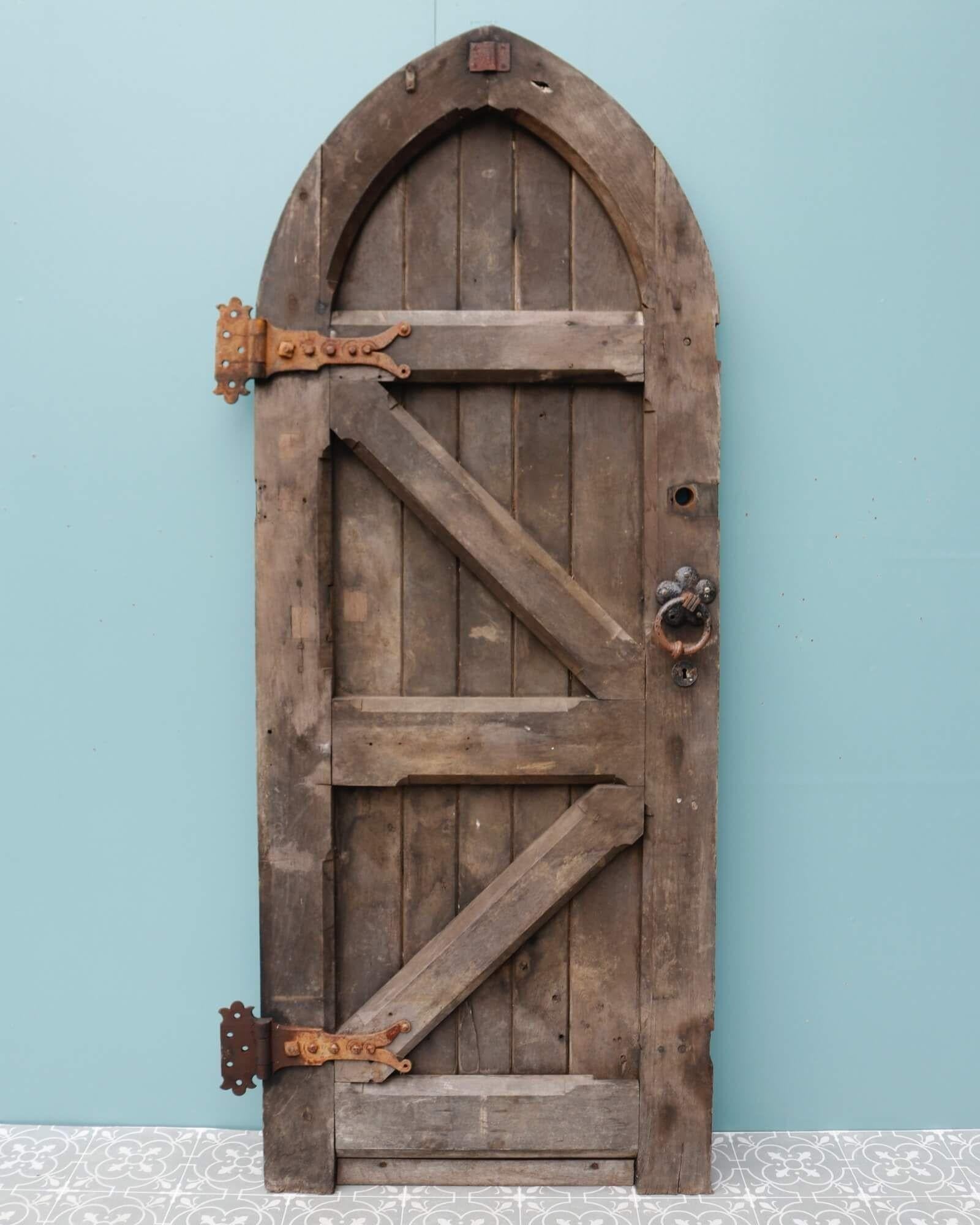 Ecclesiastical Style Antique Arched Oak Door In Fair Condition For Sale In Wormelow, Herefordshire