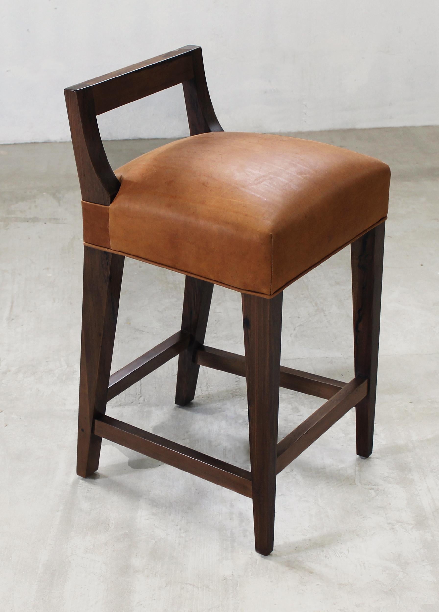 Travail du bois Tabouret contemporain en bois exotique en cuir de Costantini, Ecco en vente