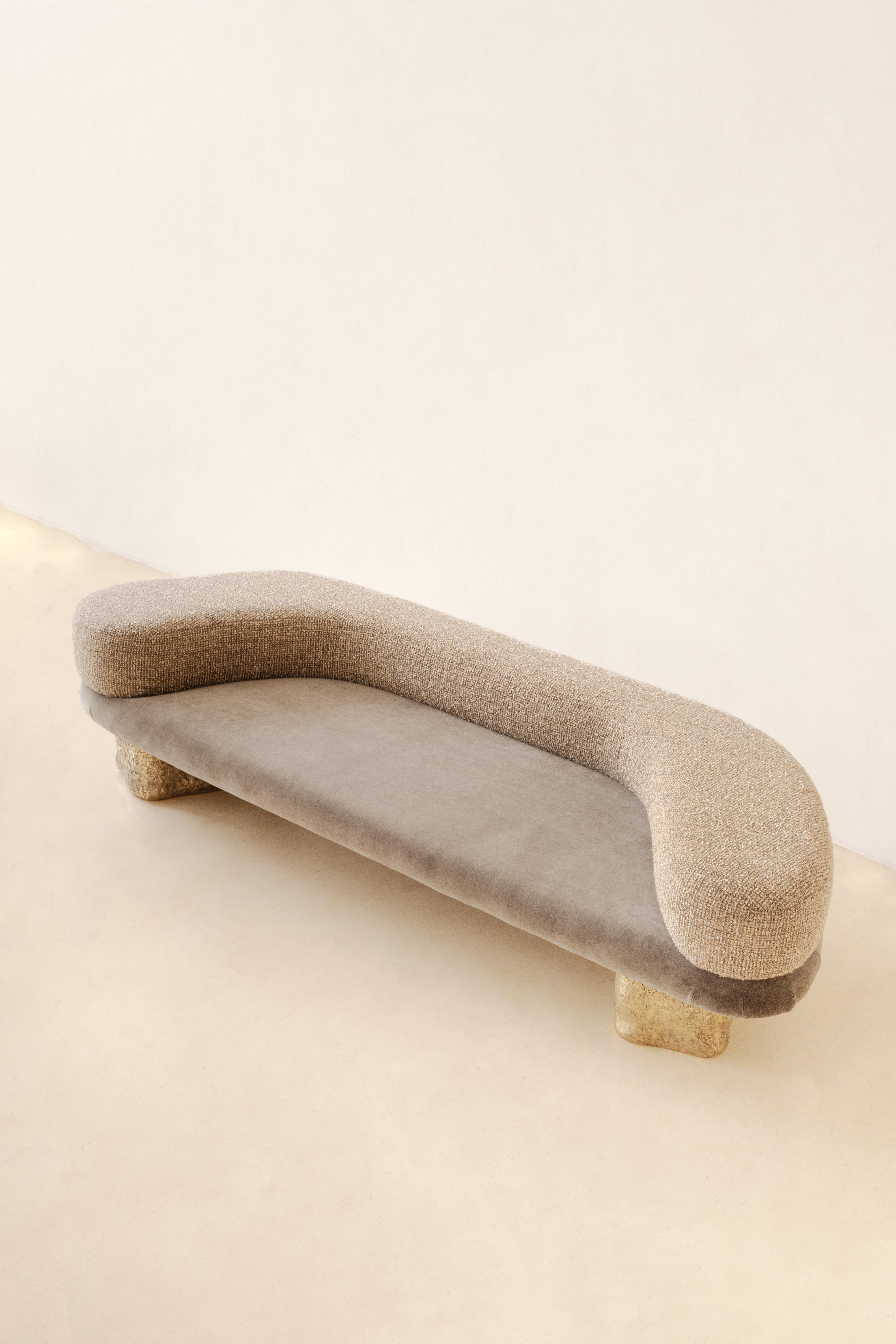Eche Sofa von Lucas Recchia, brasilianischer Zeitgenosse, 2024 (Brasilianisch) im Angebot