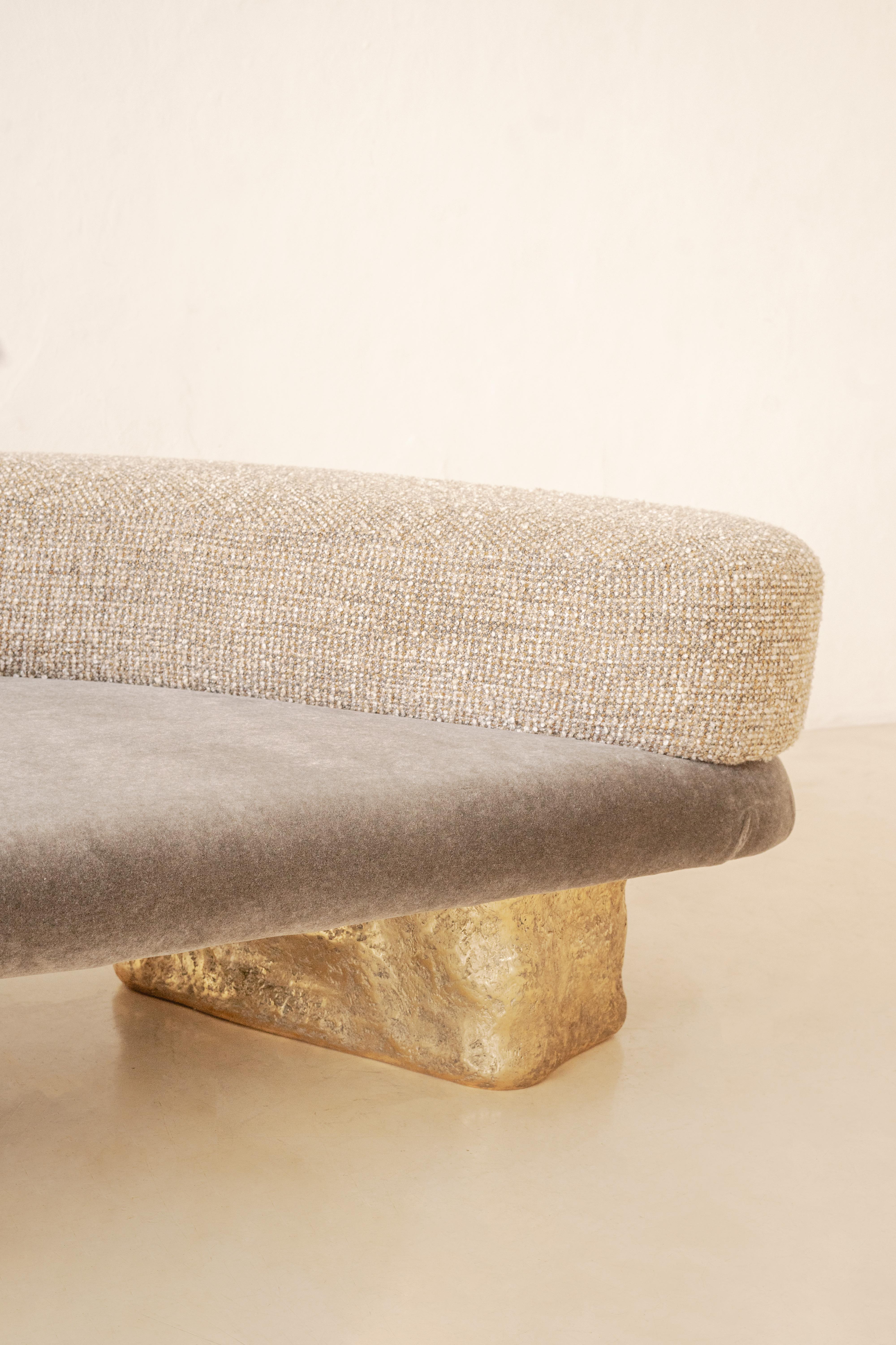 Eche Sofa von Lucas Recchia, brasilianischer Zeitgenosse, 2024 (Gegossen) im Angebot