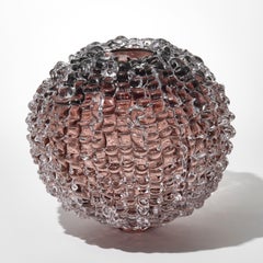 Echinus in Aubergine, von einem Seeigel inspirierter Tafelaufsatz aus Glas von Katherine Huskie