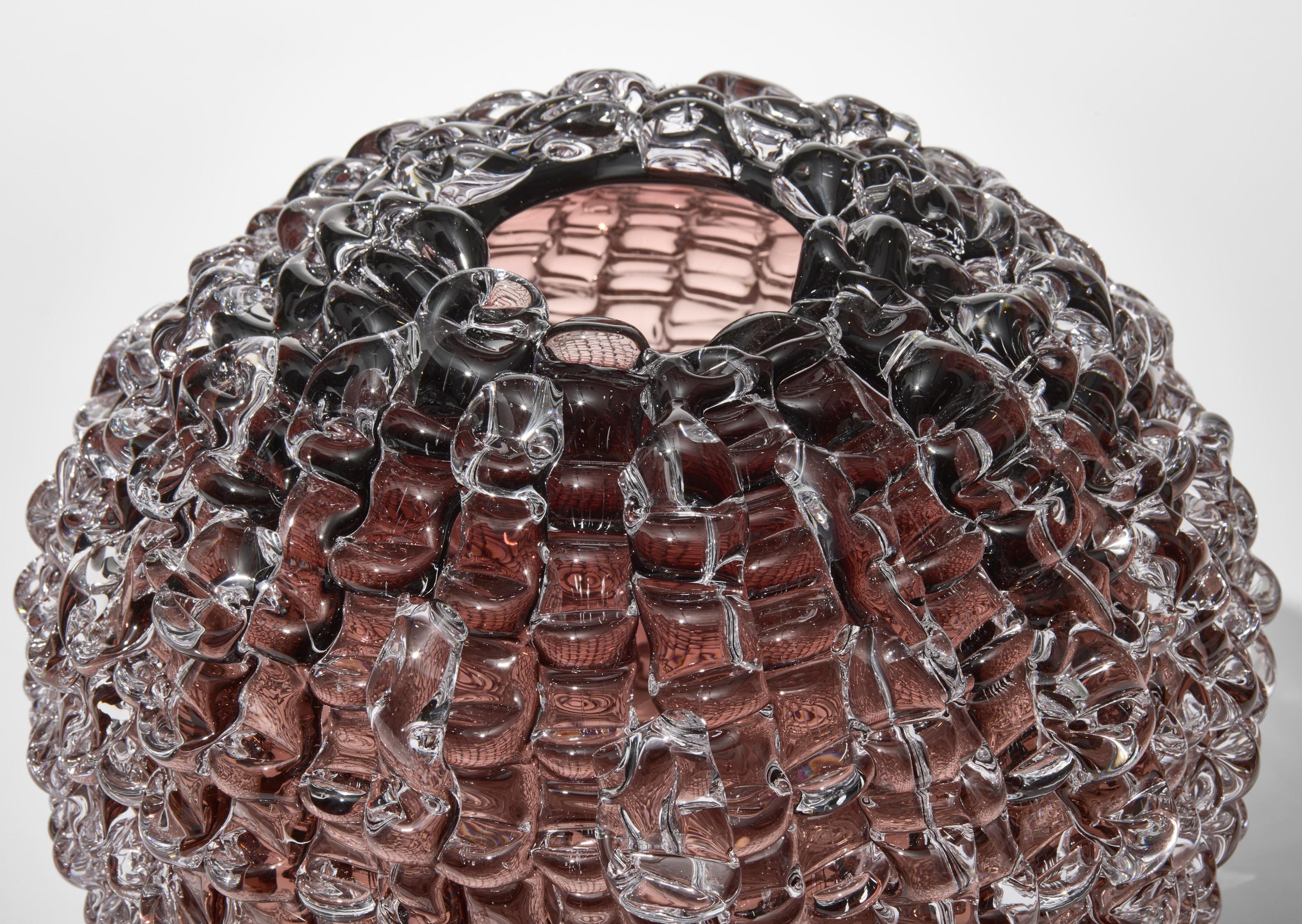 Organique Echinus in Aubergine, centre de table en verre inspiré de l'oursin par Katherine Huskie en vente