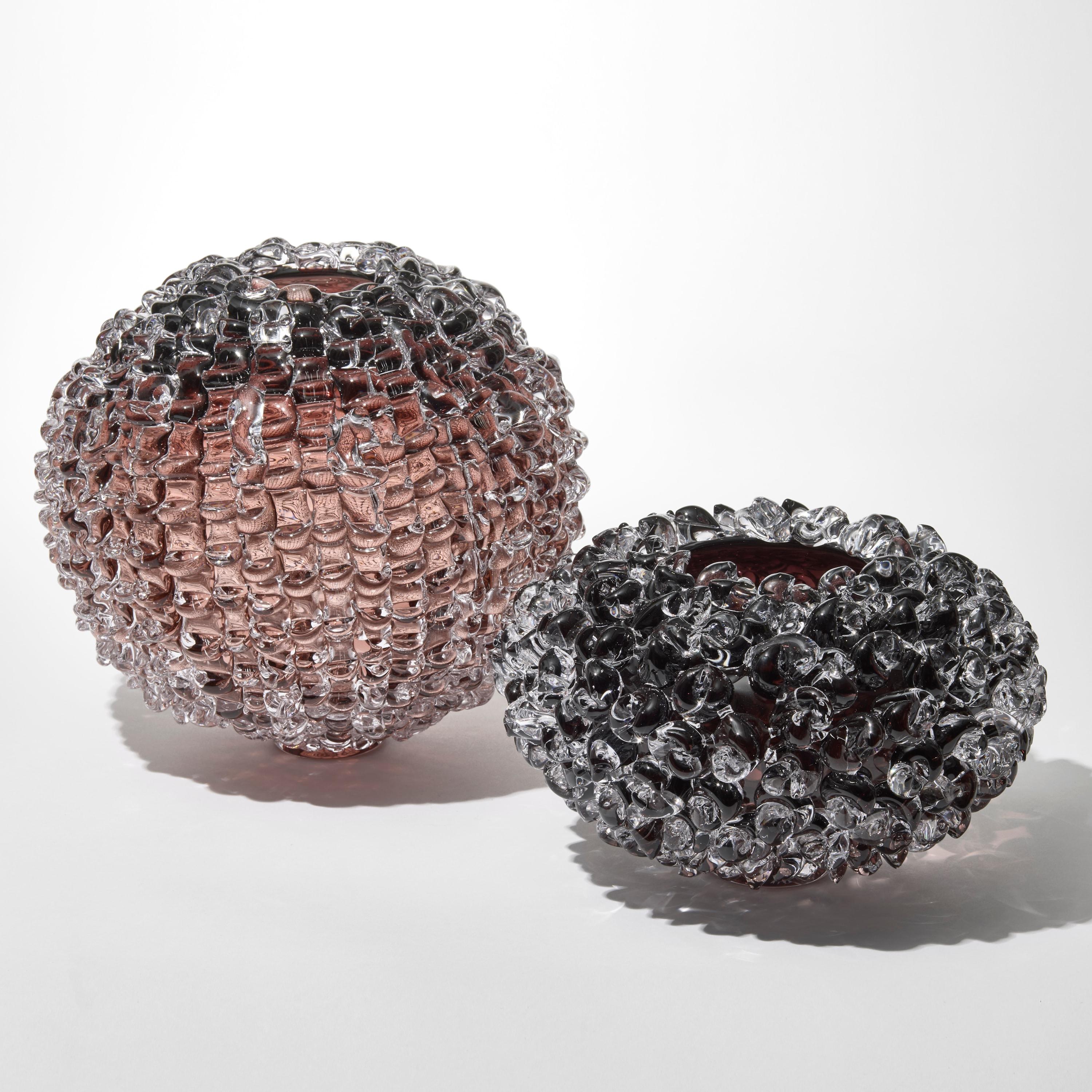 Britannique Echinus in Aubergine, centre de table en verre inspiré de l'oursin par Katherine Huskie en vente