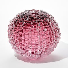 Echinus in Heliotrope, centrotavola in vetro ispirato ai ricci di mare di Katherine Huskie