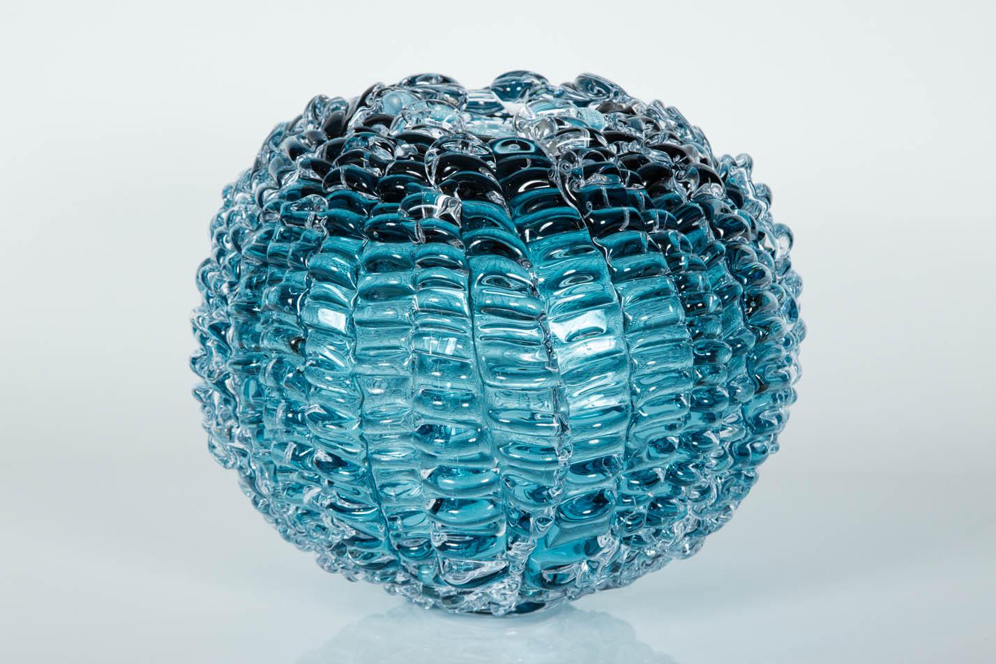 Echinus in Steel Blue, a blue glass centrepiece & sculpture by Katherine Huskie (Handgefertigt)