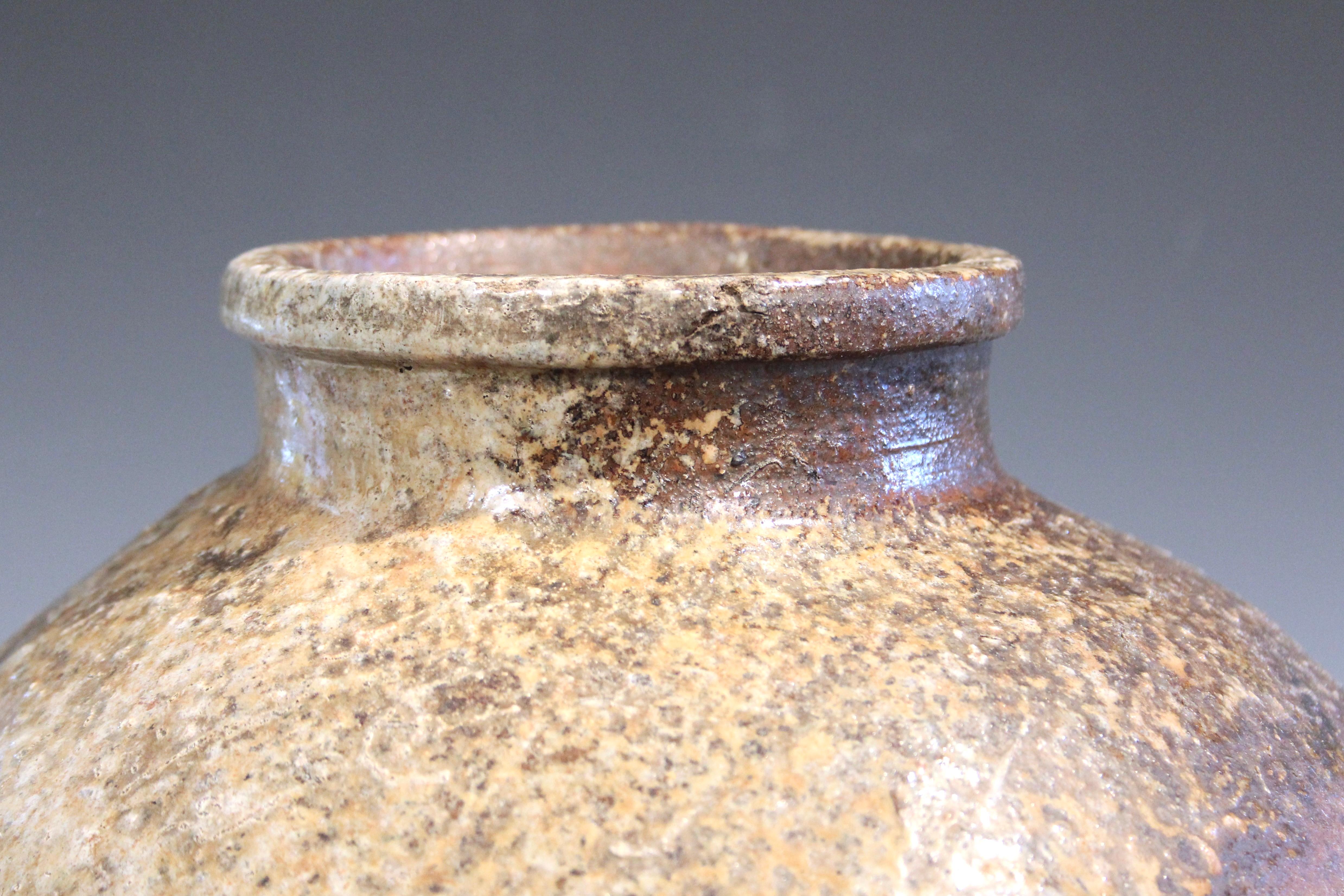 Vaso Tsubo di Echizen Ware del periodo Edo Ceramica giapponese Wabi Sabi smaltata a cenere in vendita 1