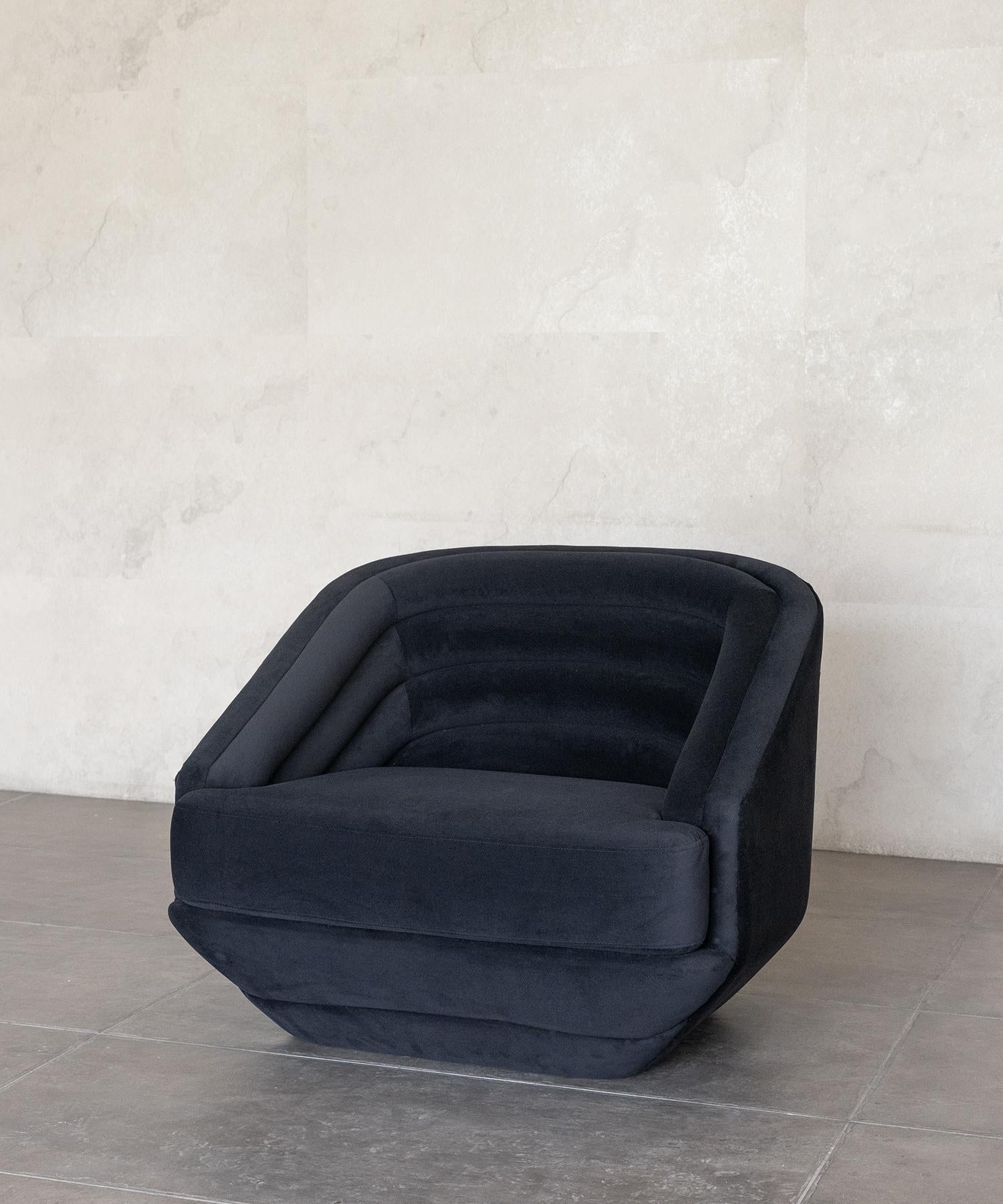 XXI secolo e contemporaneo SEDIA ECHO - Velluto nero opaco di SHO MODERN in vendita