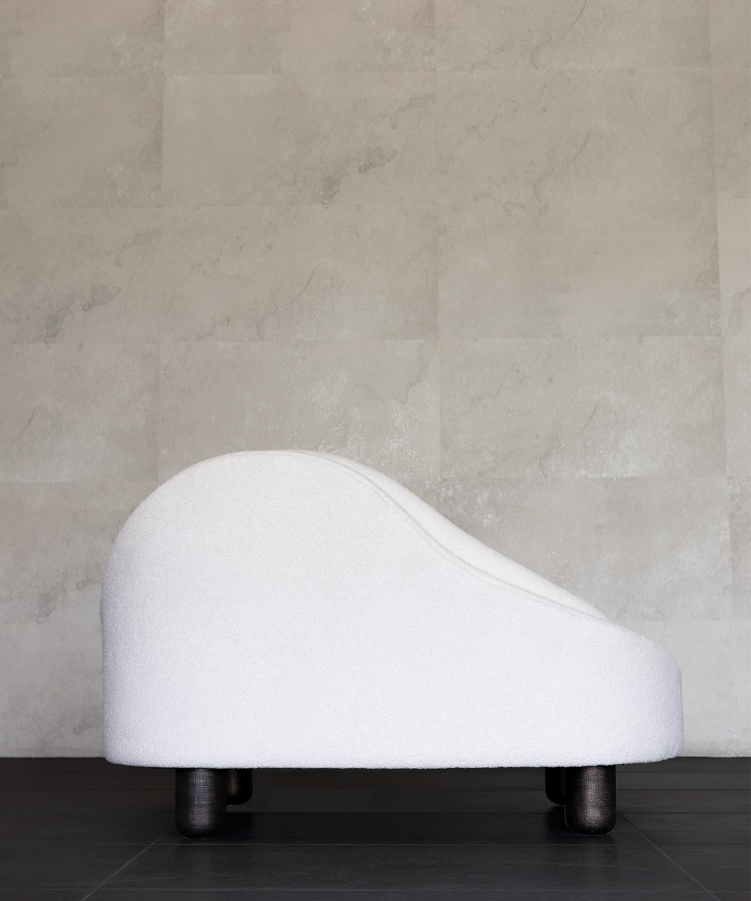 XXI secolo e contemporaneo SEDIA ECHO - Boucle Tranquillo Bianco Caldo di SHO MODERN in vendita