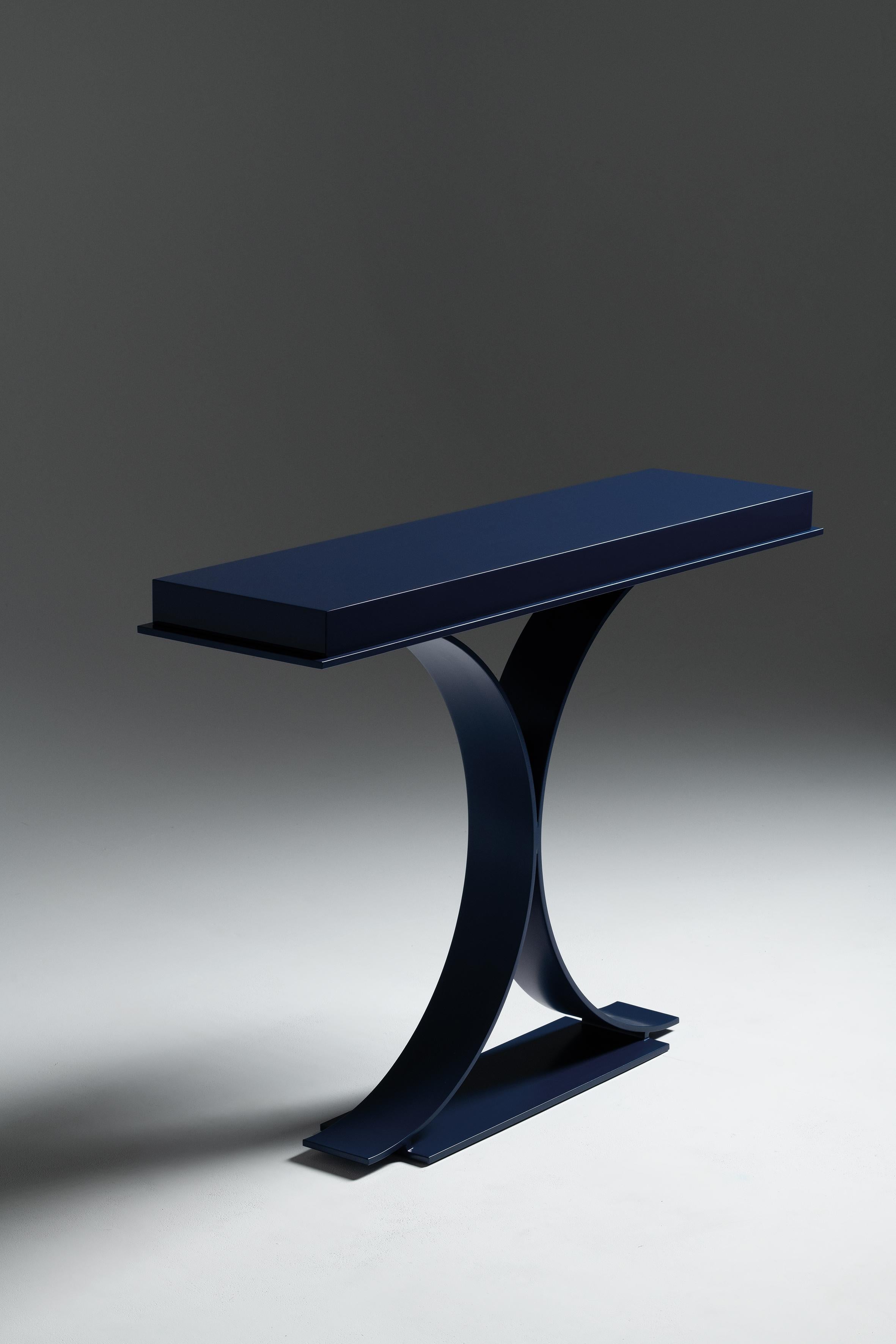 Memphis, France, Le Berre Vevaud
Empreinte Collection
Steel base and wooden tray, glossy blue lacquered finish.