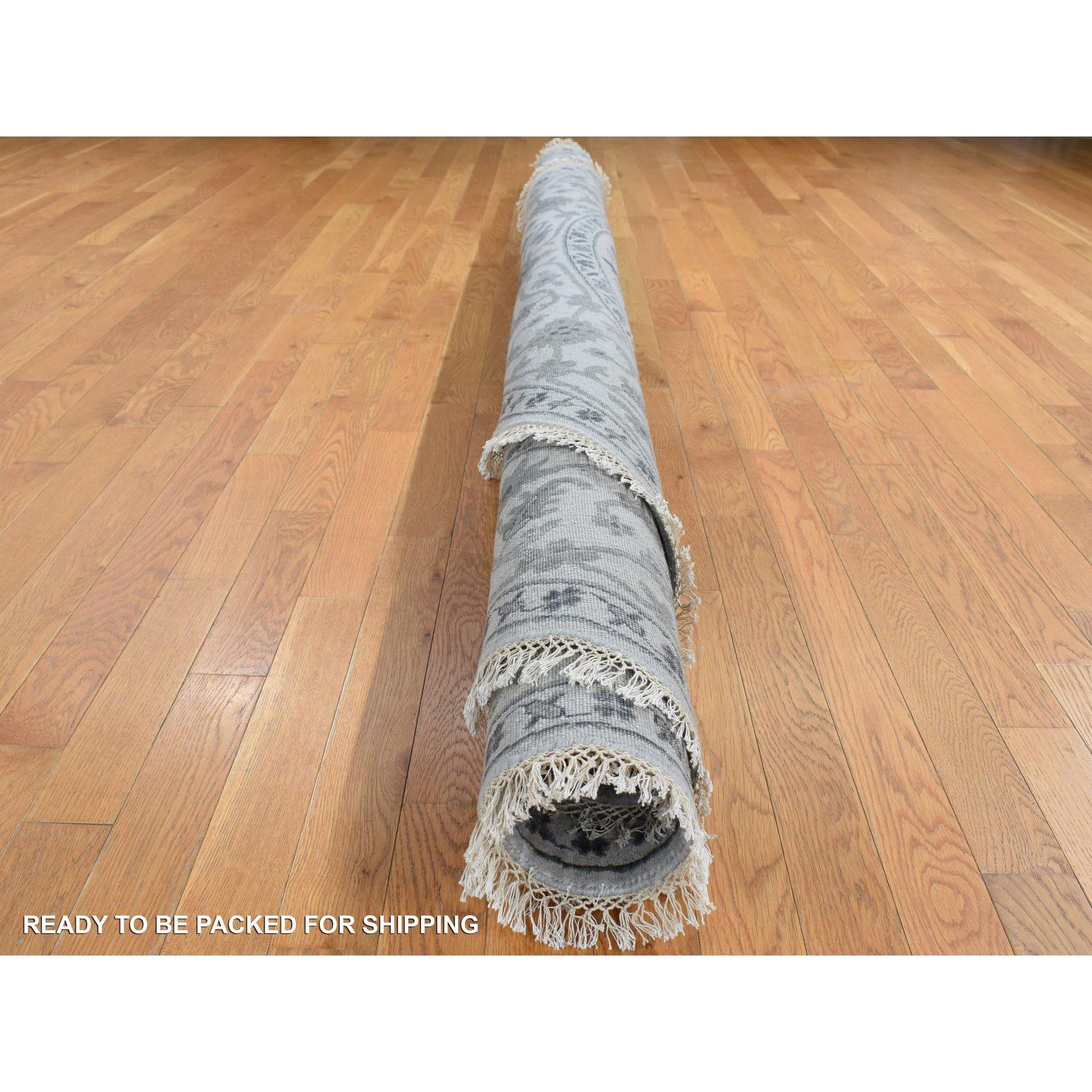 XXIe siècle et contemporain Tapis Oiental rond Heriz Design en laine et soie noué à la main Echo Gray 10'0