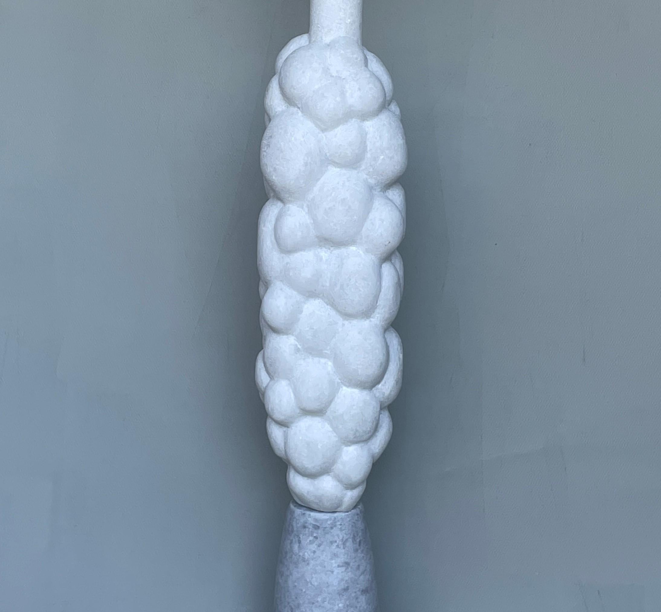 Echo, handgeschnitzte Marmorskulptur von Tom Von Kaenel im Zustand „Neu“ im Angebot in Geneve, CH