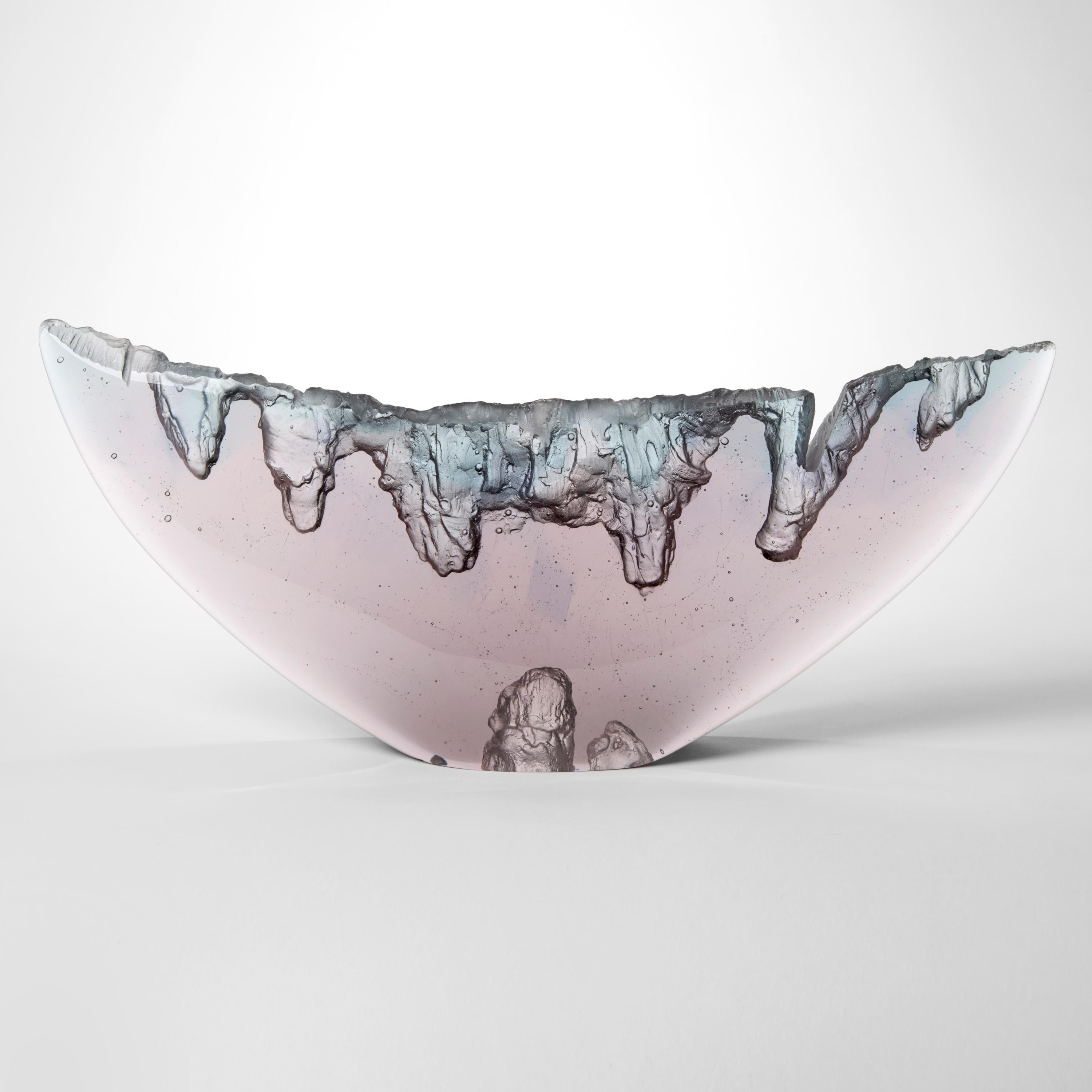 'Echo I' è una scultura in vetro unica nel suo genere creata dall'artista britannico Wayne Charmer.


Nelle parole dell'artista;

