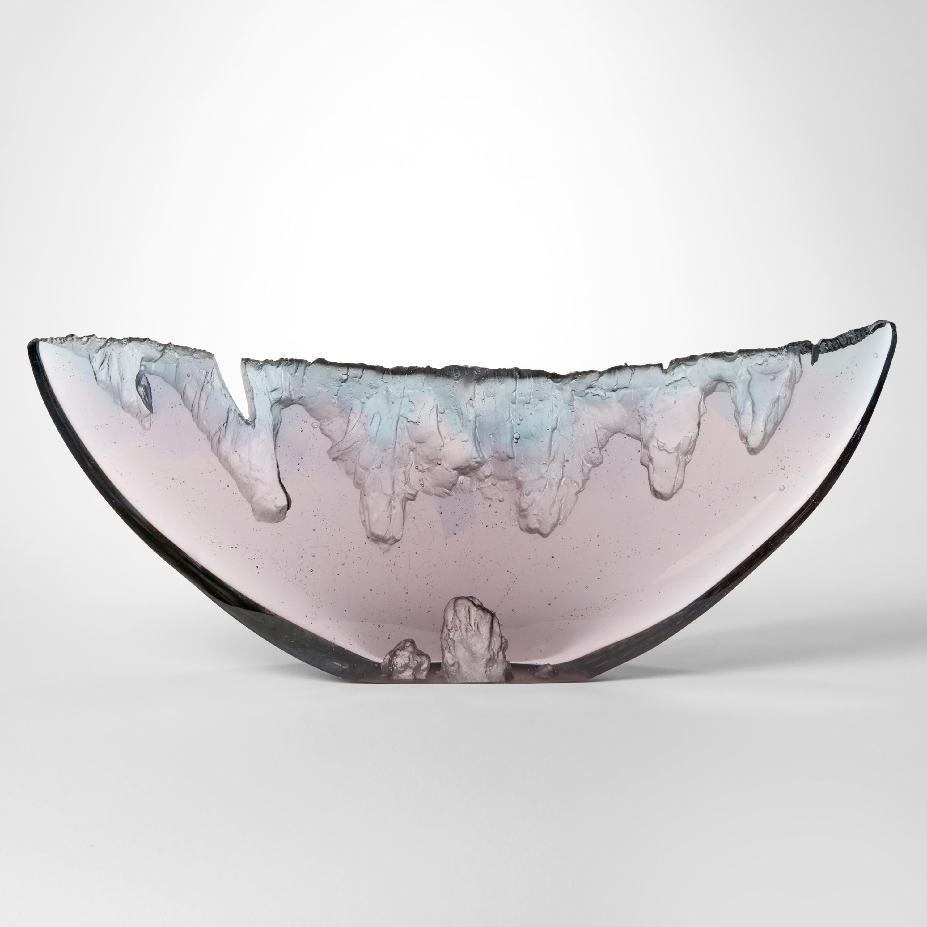 Britannico Echo I, una scultura astratta in vetro fuso lilla e grigio di Wayne Charmer in vendita