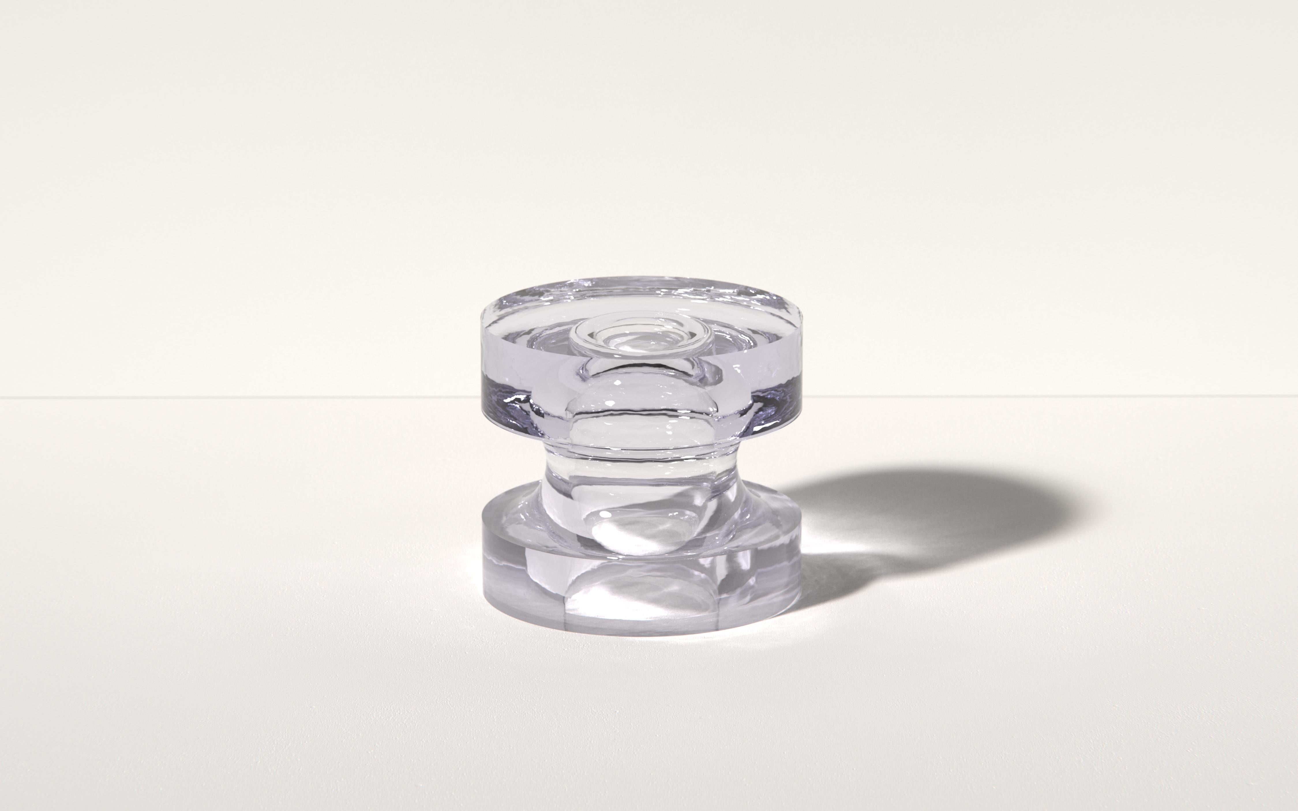 Echo II Side Table in Honeydew by Ian Alistair Cochran Represented by Tuleste Factory

Solid Resin 

D 21