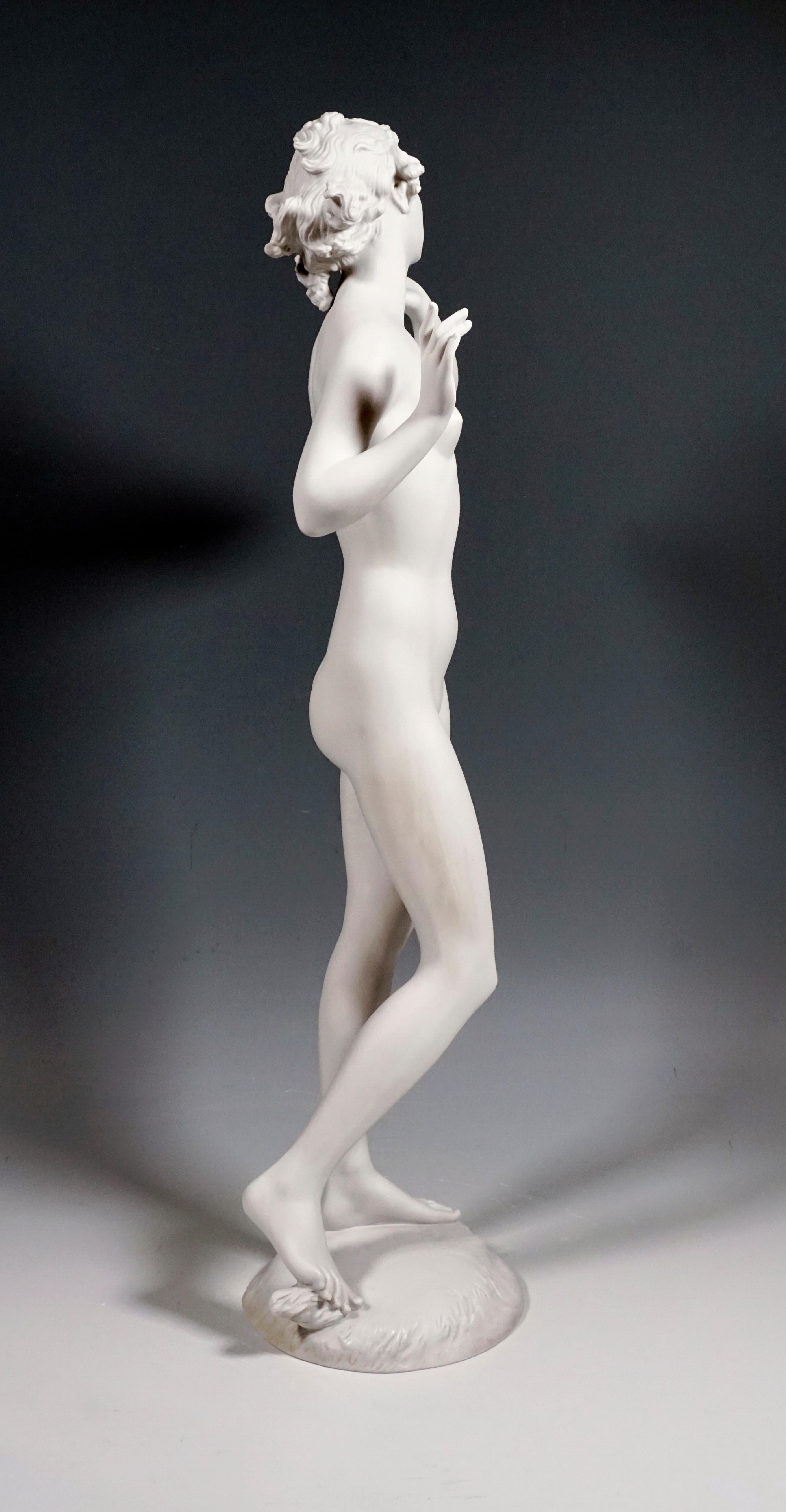 The young, naked beauty stands upright, turning to the side and looking into the distance, raising her hands to her head to take in the echo.
The figure is based on a flat, round meadow base, with the inscription 'M.H.FRITZ' on the underside of the