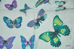 Pañuelo de seda "Mariposas" en tonos eco turquesa, lavanda y verde