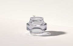 Tavolino Echo I in resina poliuretanica traslucida cristallina di Ian Cochran