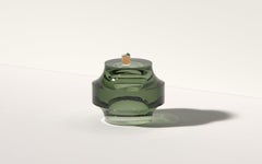 Tavolino Echo I in resina poliuretanica traslucida di Ian Cochran in Oliver profondo