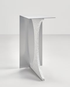 Mesas auxiliares Echo: hechas con recortes sobrantes. Diseñado por Philip Bogaerts