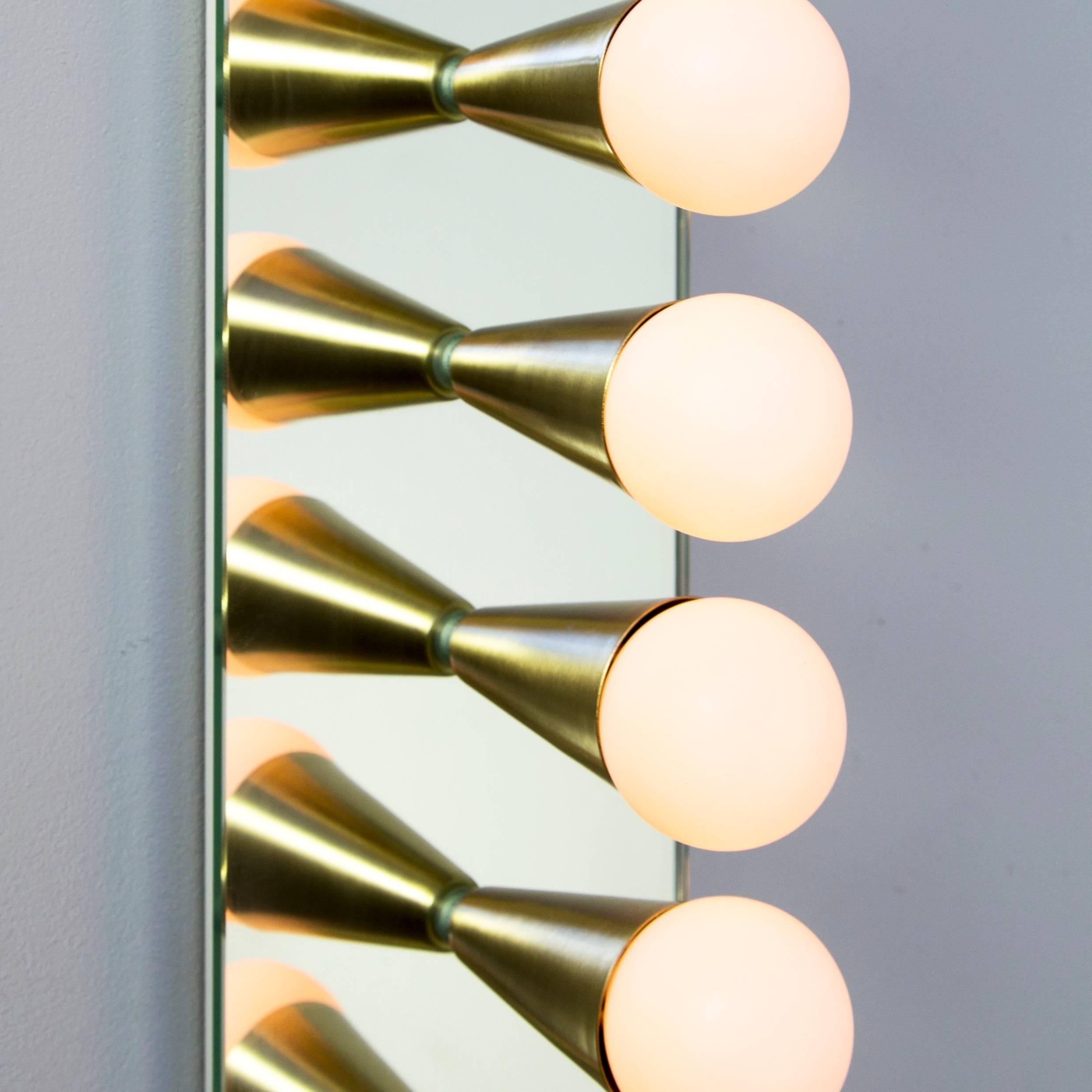 Echo Six Flush Mount in Brass, de Souda, en Stock en Nuevo estado para la venta en Brooklyn, NY