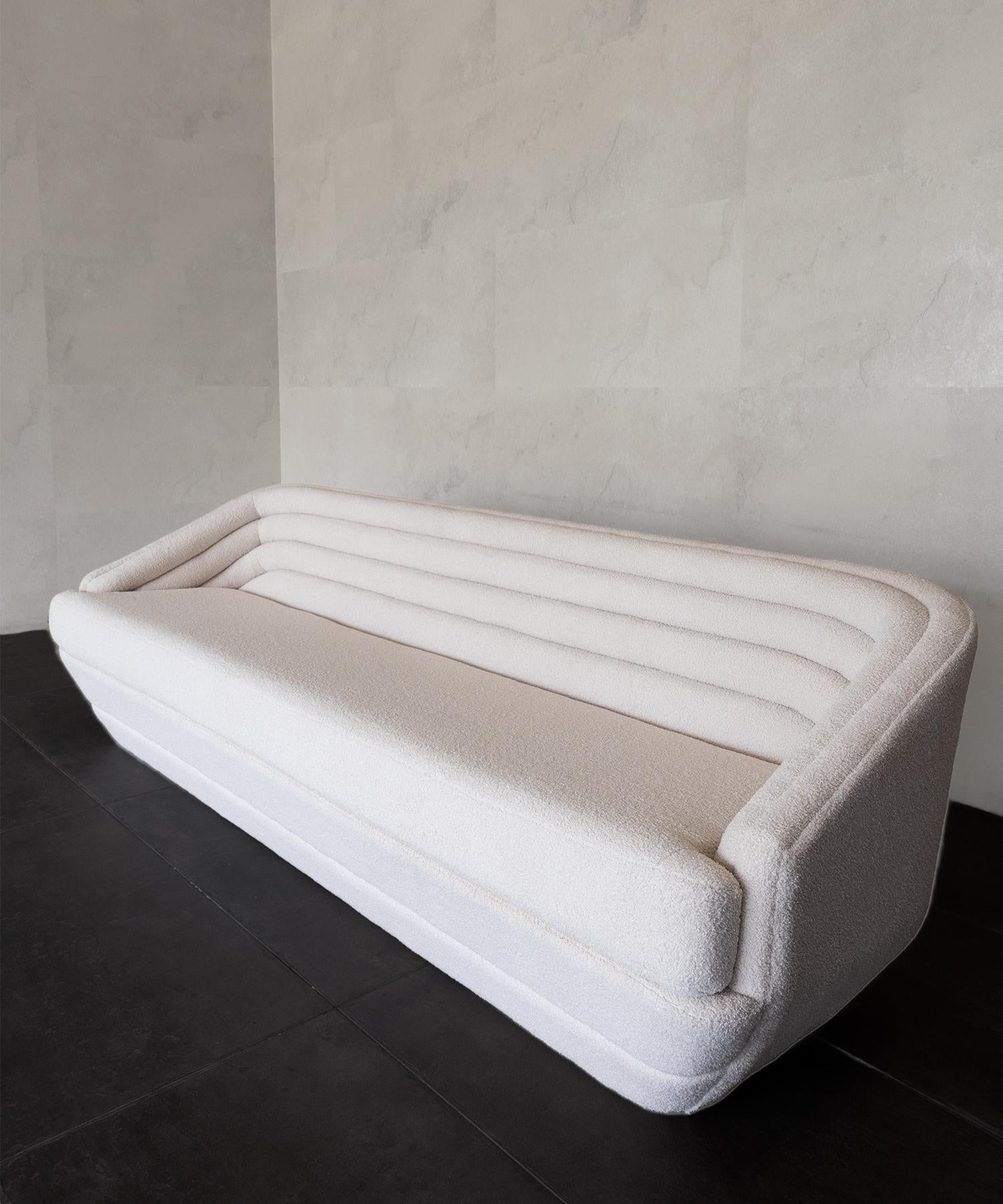 Indiano Divano ECHO - Boucle Tranquillo Whiting di SHO MODERN in vendita