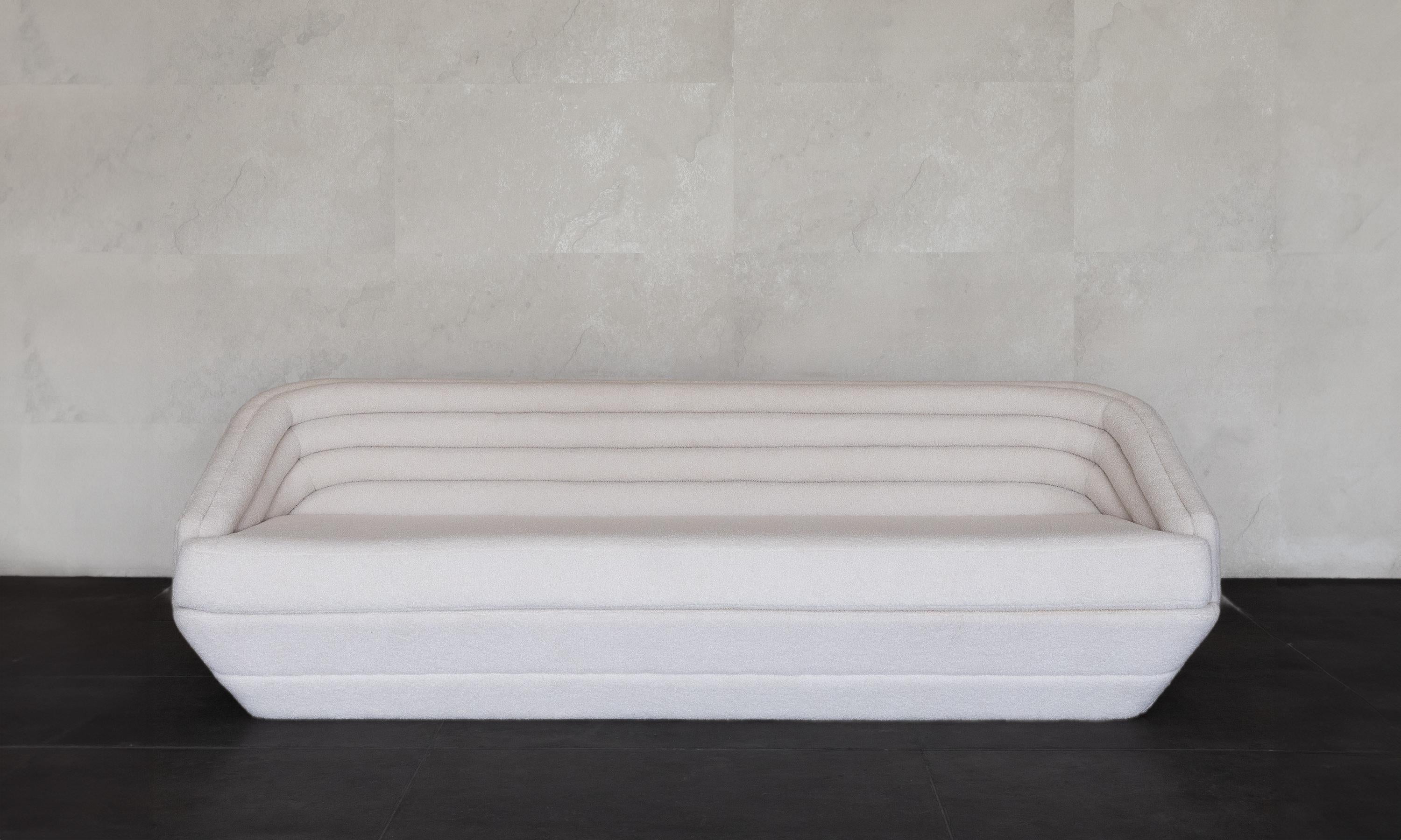Bouclé Divano ECHO - Boucle Tranquillo Whiting di SHO MODERN in vendita