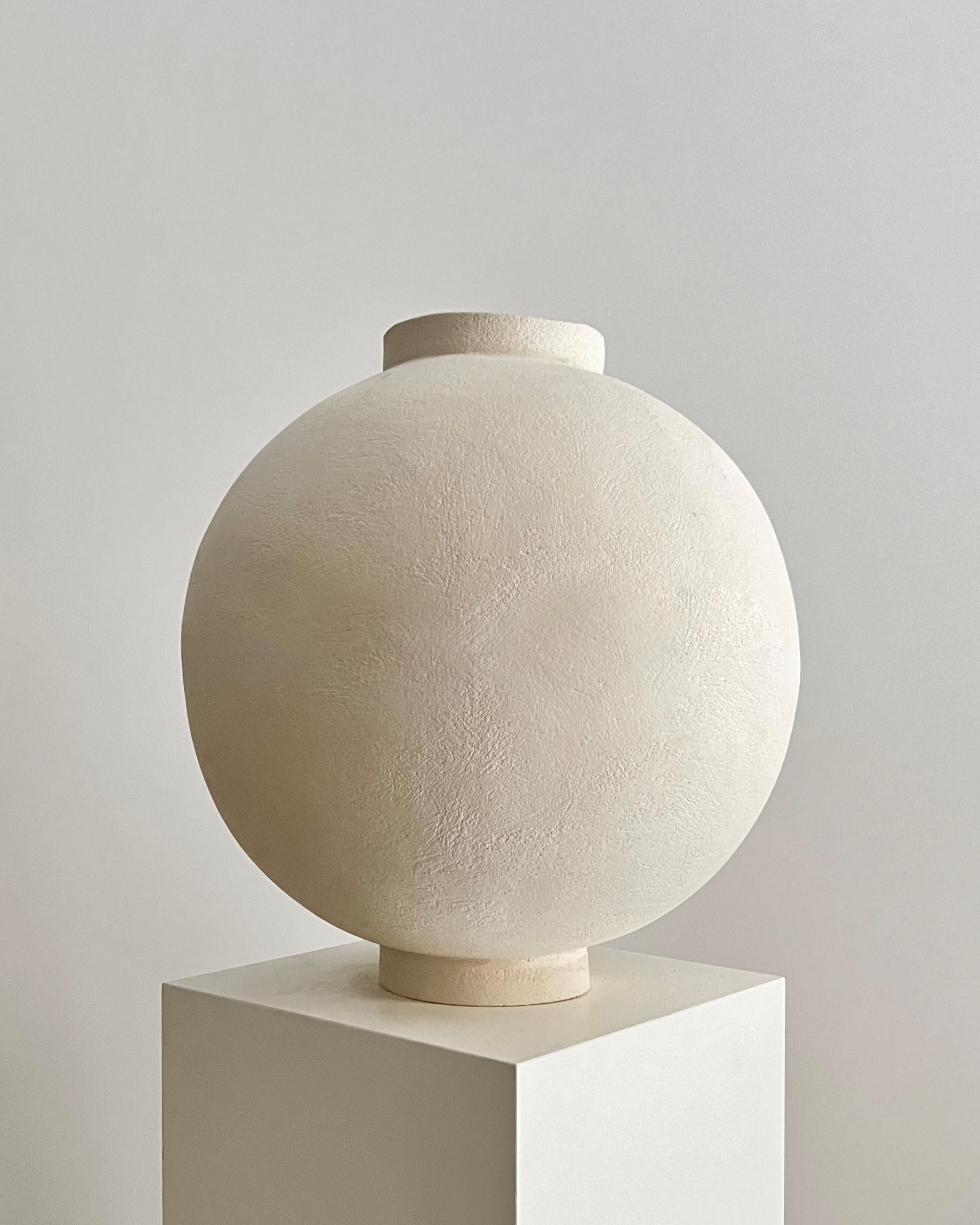 Echo Vessel by Laura Pasquino
One of a Kind
Dimensions: D 43 x H 44 cm
Material: Ceramic
Finishing: Textured, Glazed Inside
Artist stamp on the bottom
 
Laura Pasquino
Incorporating references from ancient Korean ceramics as well as principles of