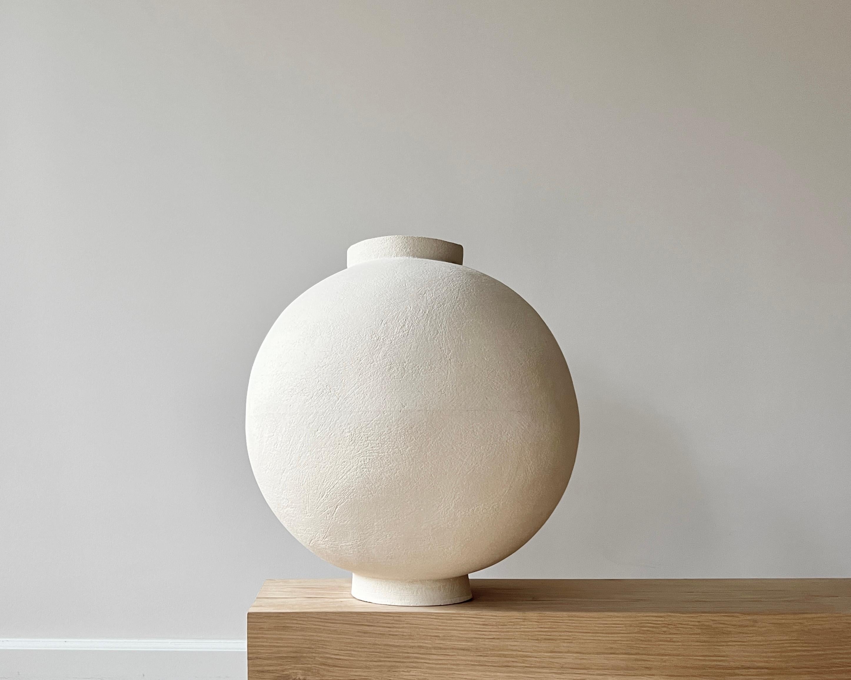 Ceramic Echo Vessel by Laura Pasquino For Sale