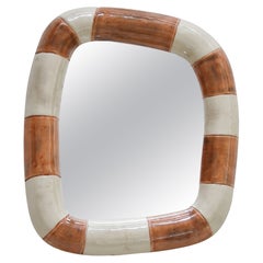 Specchio Echoe in terracotta di Marcela Cure