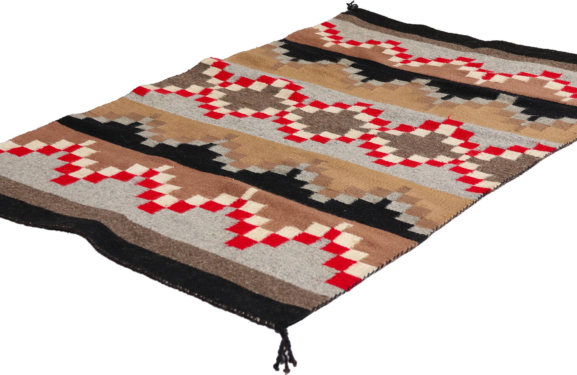 79306 Raro tappeto moderno vintage Crystal Southwest, 02'04 x 03'09. Tessuto a mano negli altipiani desertici del sud-ovest americano, questo tesoro sud-occidentale unico nel suo genere incarna la storica tradizione della tessitura dei cristalli,