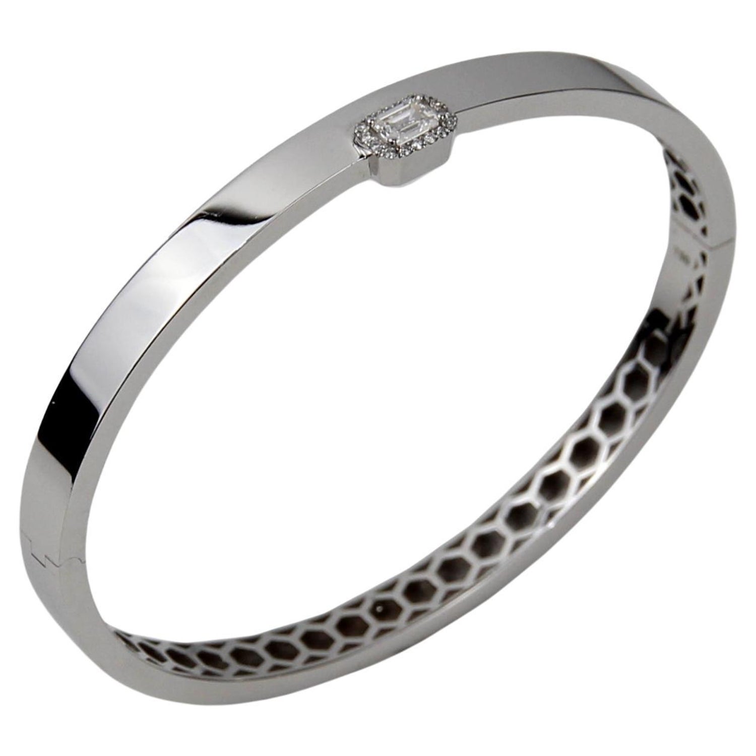 Simon G 0.13ctw Diamond 18 Karat White Gold Bangle Bracelet For Sale at  1stDibs | simon g bracelets, simon g diamond band, simon g bracelet