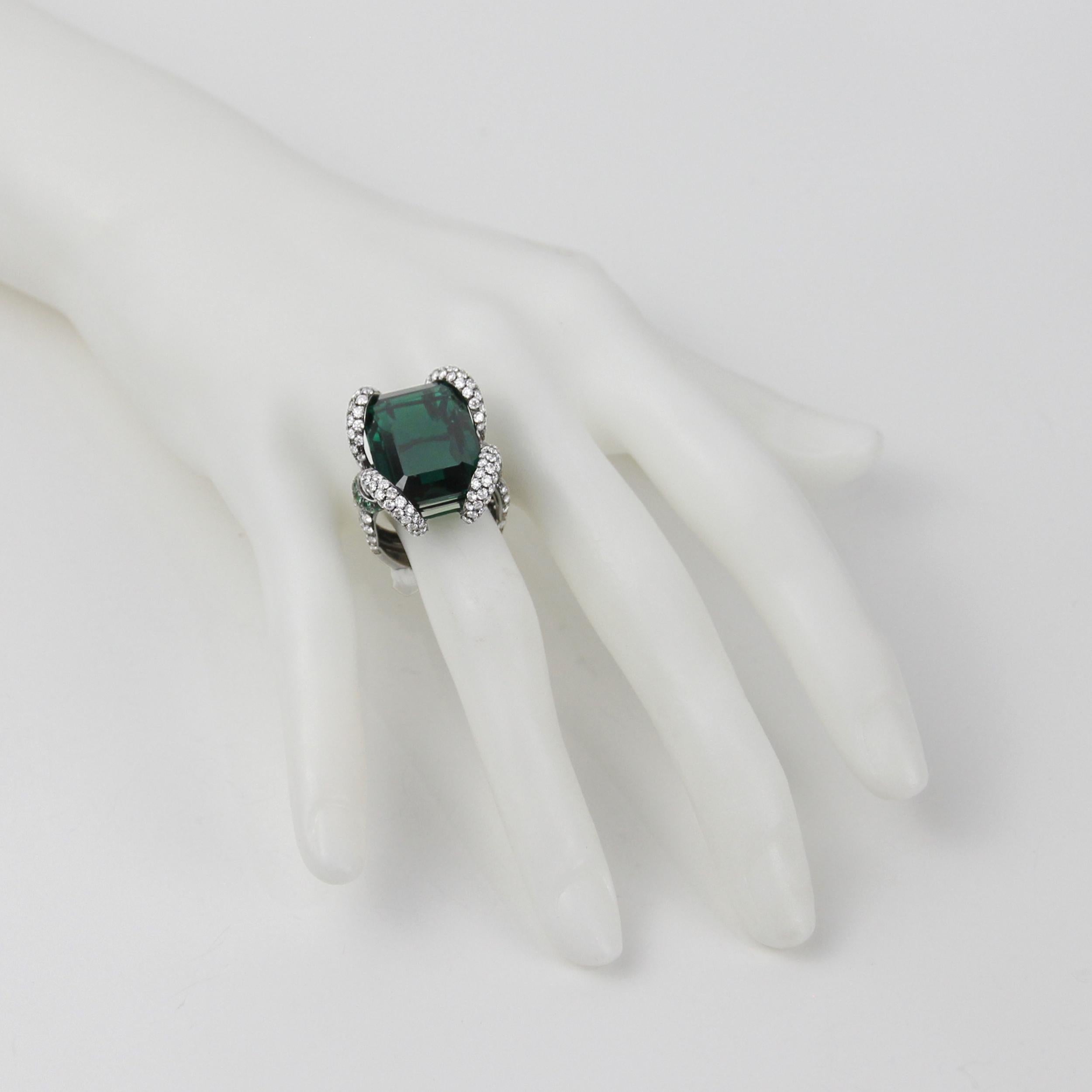 ECJ Collection 18K White Gold Diamond&Emerald Ring In Excellent Condition For Sale In North Miami Beach, FL