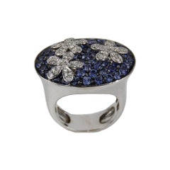 Anillo de diamantes y zafiros de oro blanco de 18 quilates de la Colección ECJ