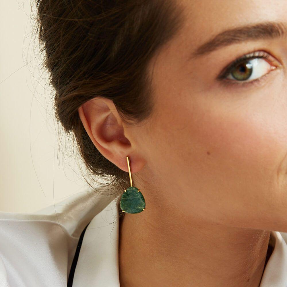 Step into the spotlight with these Ecksand Mosaic dangle earrings. They feature a dazzling rose cut trillion aventurine. The simple setting leaves the focus on the stunning natural gemstones. They're cast in high-end sustainable gold to last a