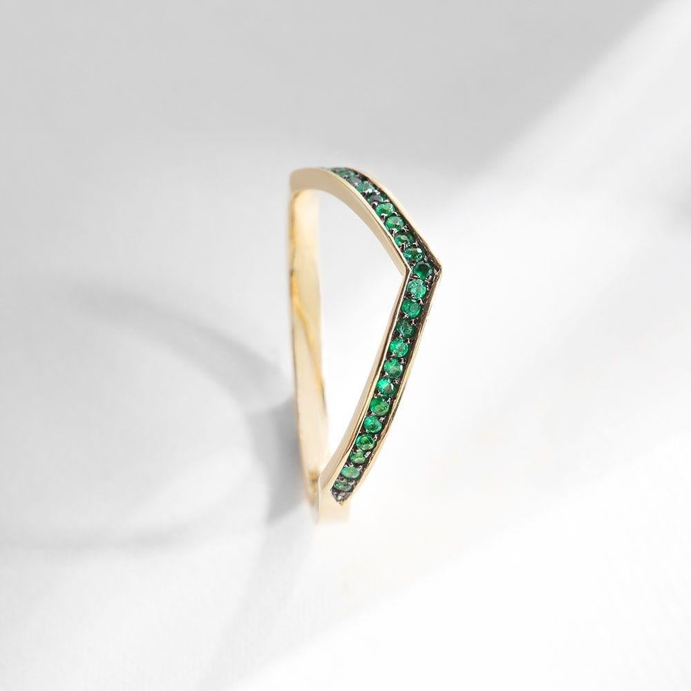 For Sale:  Ecksand 18k Yellow Gold V-Shaped Emerald Stackable Ring 3