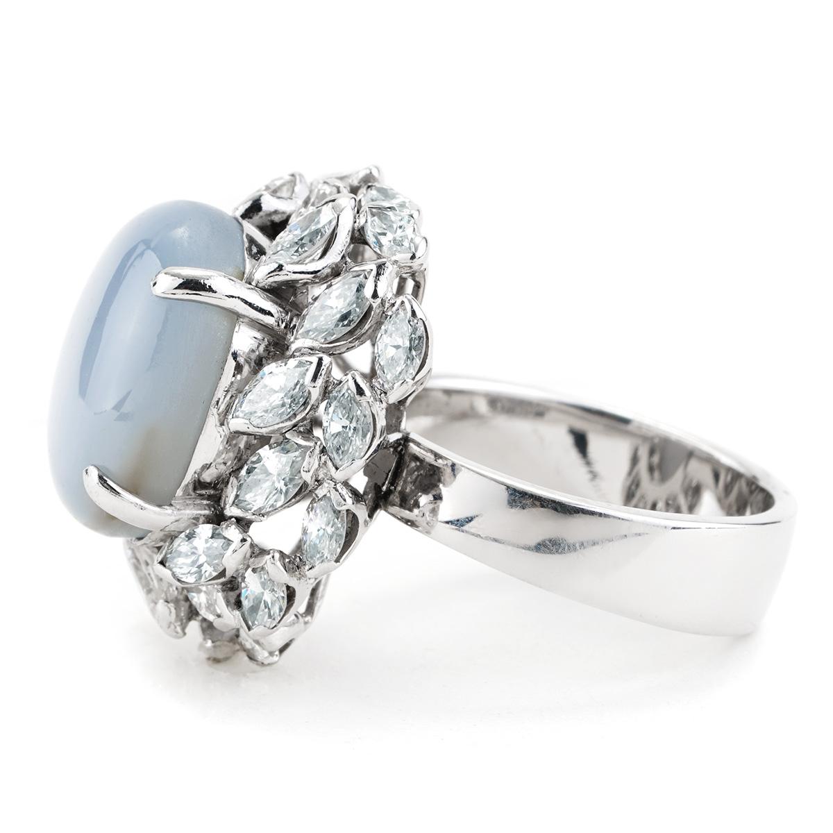 Éclat Anillo de Zafiro Estrella de 16,3 CT y Diamante de 4,00 CT en Oro Blanco de 18K Cabujón en venta