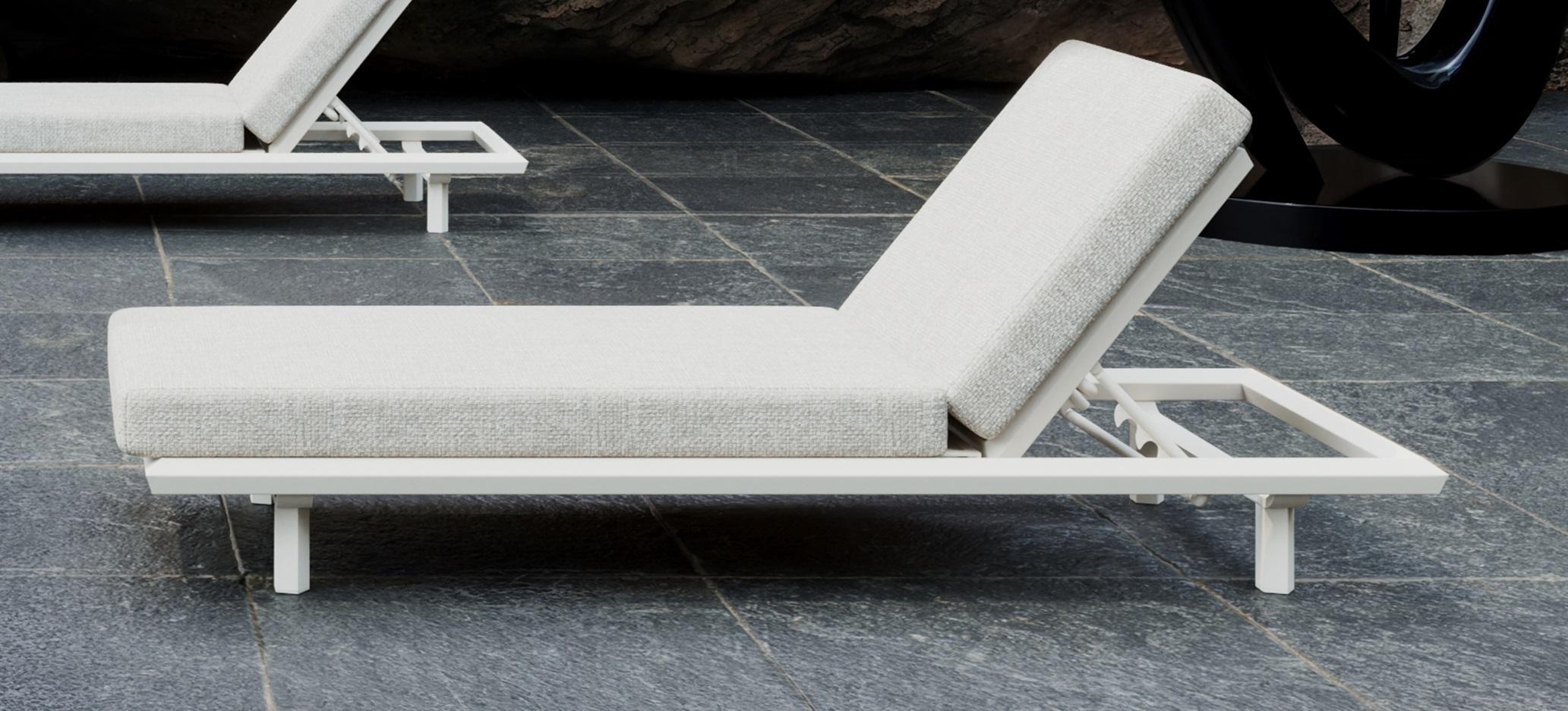 Other Éclat-Bisque Rope, Luminesce Fabric And Aluminum Frame Sun Lounger by SNOC For Sale