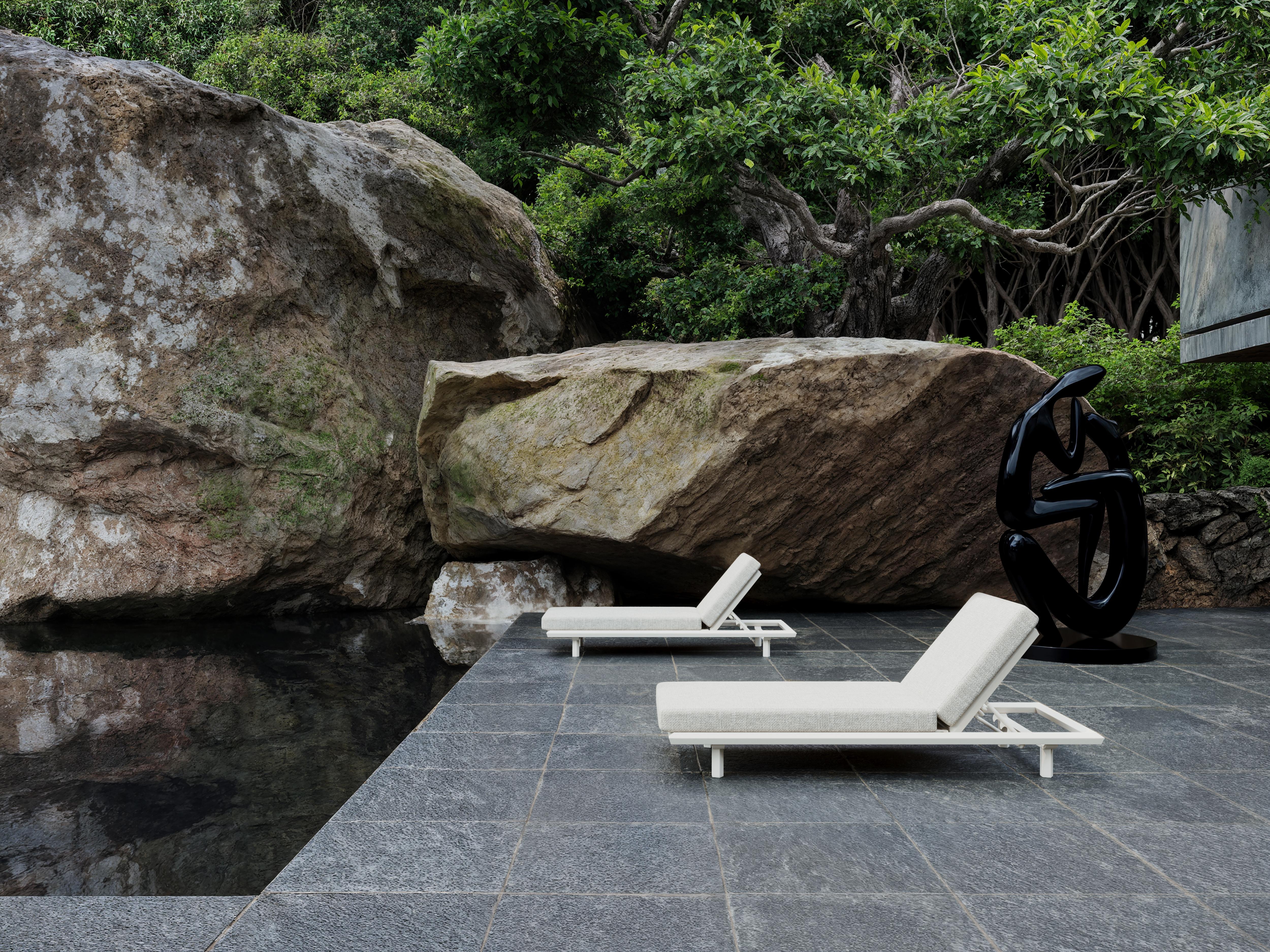 Éclat-Bisque Rope, Luminesce Fabric And Aluminum Frame Sun Lounger by SNOC In New Condition For Sale In Geneve, CH