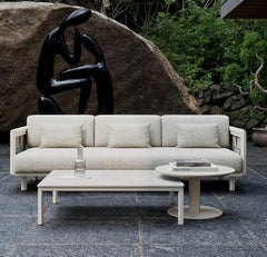 Sofá de tres plazas Éclat-Bisque de cuerda, tela luminiscente y aluminio by SNOC