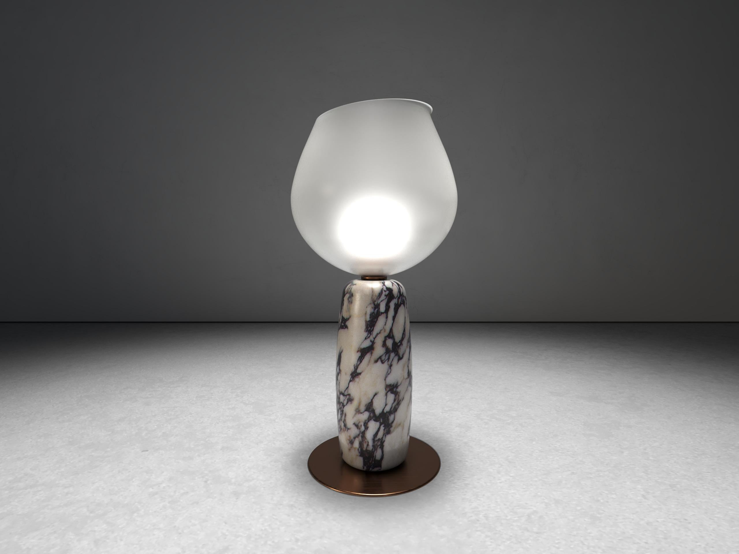 Postmoderne Lampe de bureau Eclat II Calacatta Viola en édition limitée de Grzegorz Majka en vente