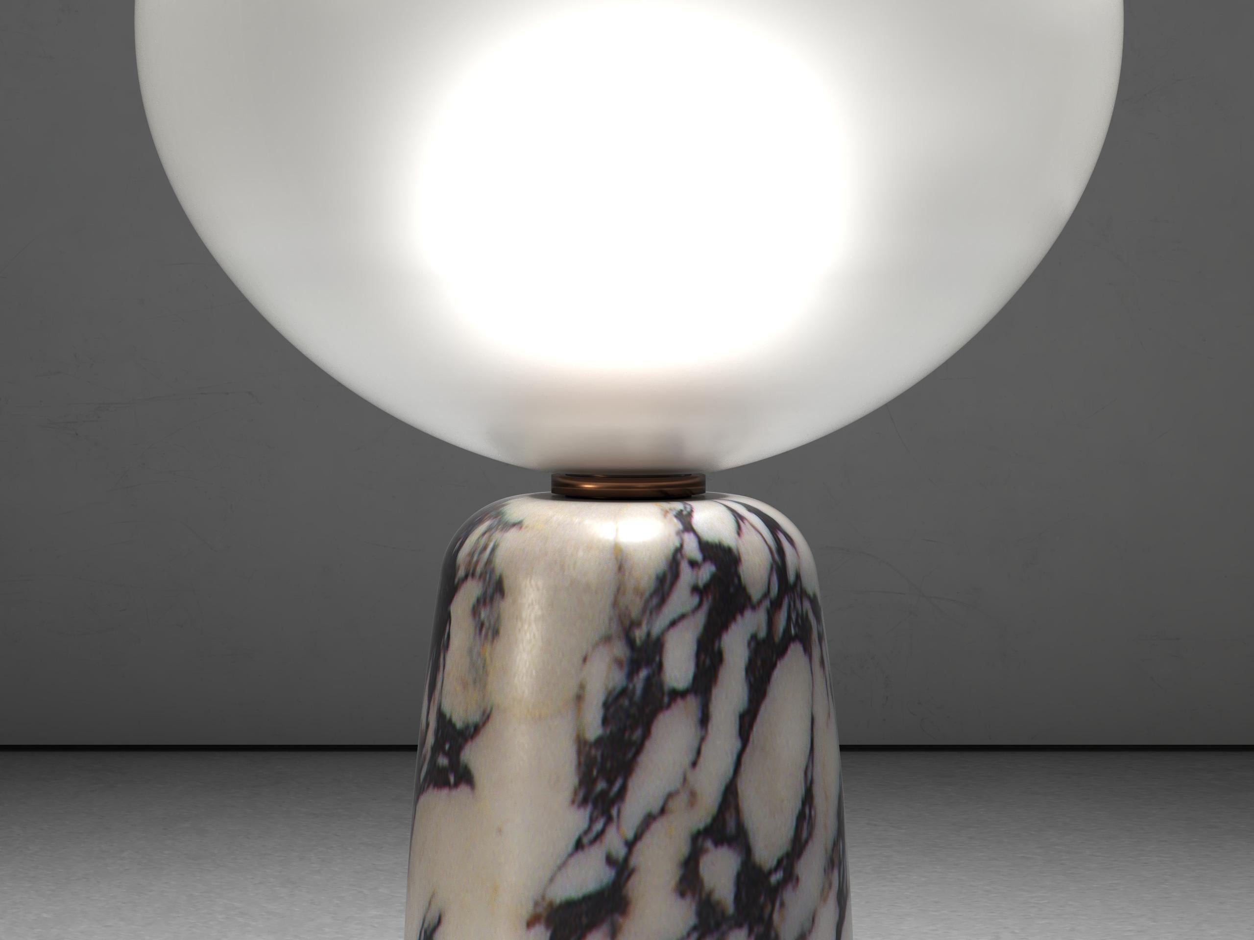 Autre Lampe de bureau Eclat II Calacatta Viola en édition limitée de Grzegorz Majka en vente