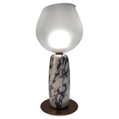 Lampada da tavolo in edizione limitata Eclat II Calacatta Viola Marble di Grzegorz Majka