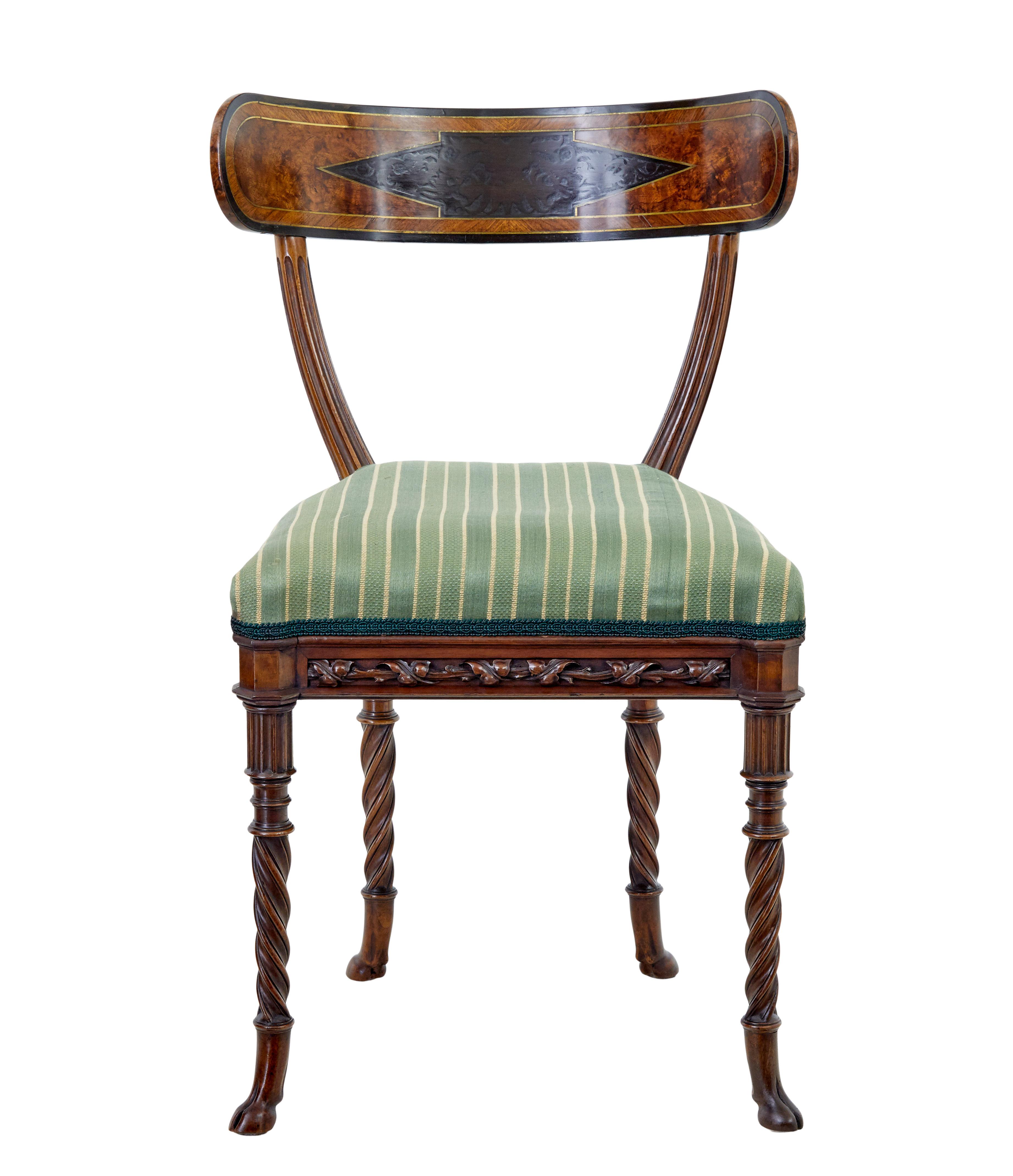 Bureau et chaise éclectiques en noyer sculpté du 19e siècle en vente 9
