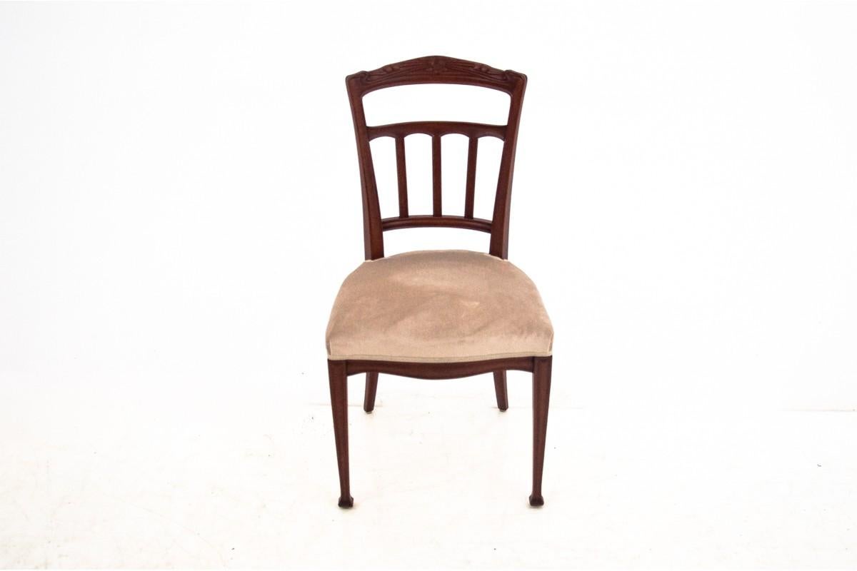 Eclectic beech chairs. The chairs have been renovated and upholstered in new beige fabric.

Dimensions:

Height 96 cm

Seat height 46cm

Width 46cm

Head 46cm.